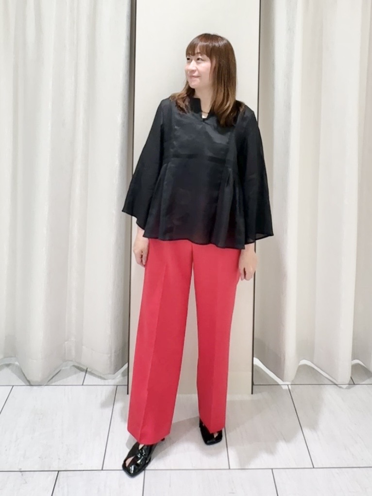 ʏᴜᴋɪᴋᴏさんの「UNTITLED｜【接触冷感/麻混/洗える】ドライタッチキーネックブラウス」を使ったコーディネート
