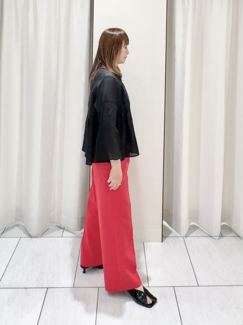 ʏᴜᴋɪᴋᴏさんの「UNTITLED｜【接触冷感/麻混/洗える】ドライタッチキーネックブラウス」を使ったコーディネート