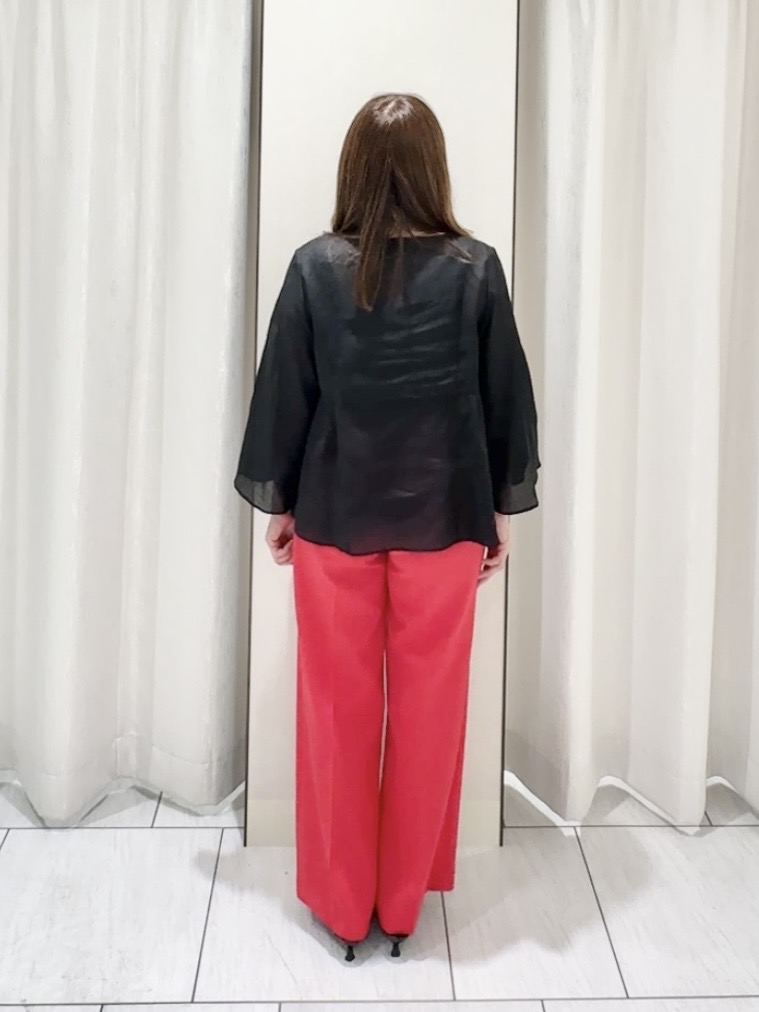 ʏᴜᴋɪᴋᴏさんの「UNTITLED｜【接触冷感/麻混/洗える】ドライタッチキーネックブラウス」を使ったコーディネート
