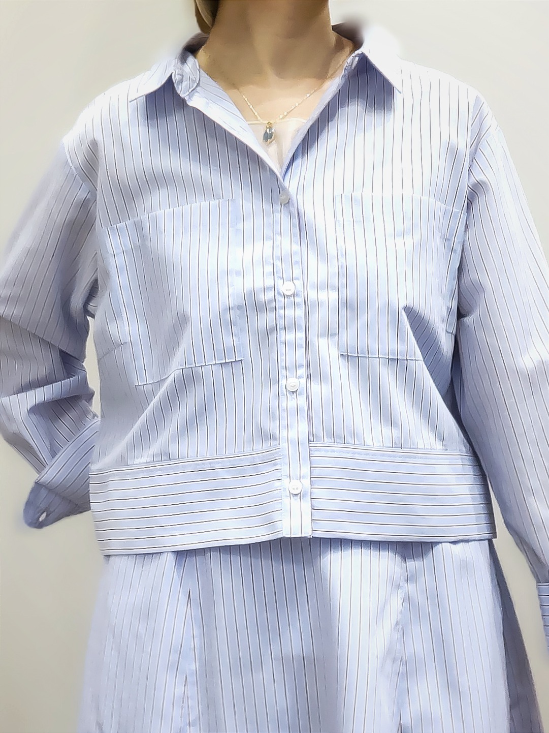 やまちゃんさんの「grove｜【貴島明日香さん着用／イージーケア／接触冷感】麻混クロップドシャツ」を使ったコーディネート