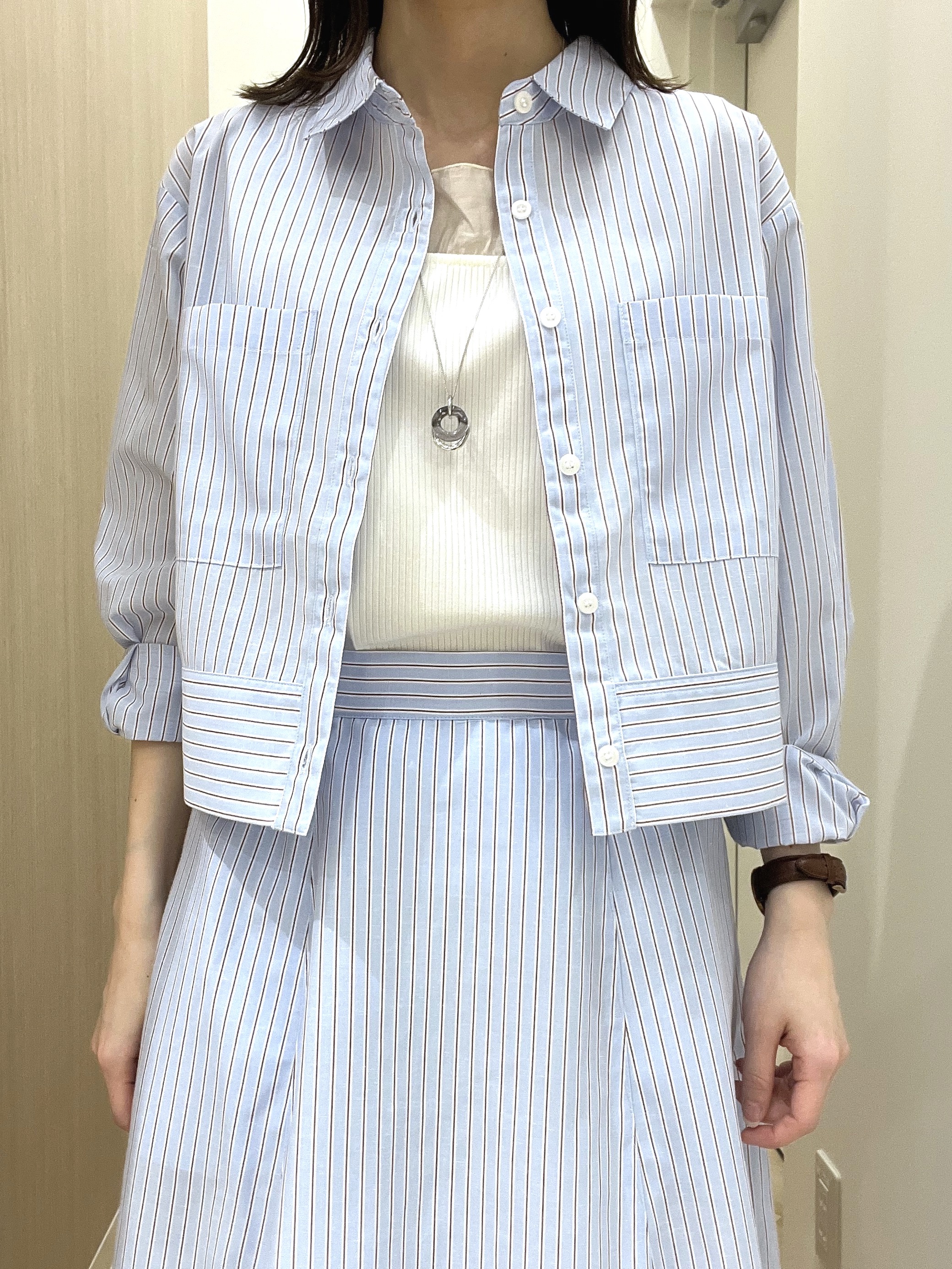  おまつさんの「grove｜【貴島明日香さん着用／イージーケア／接触冷感】麻混クロップドシャツ」を使ったコーディネート