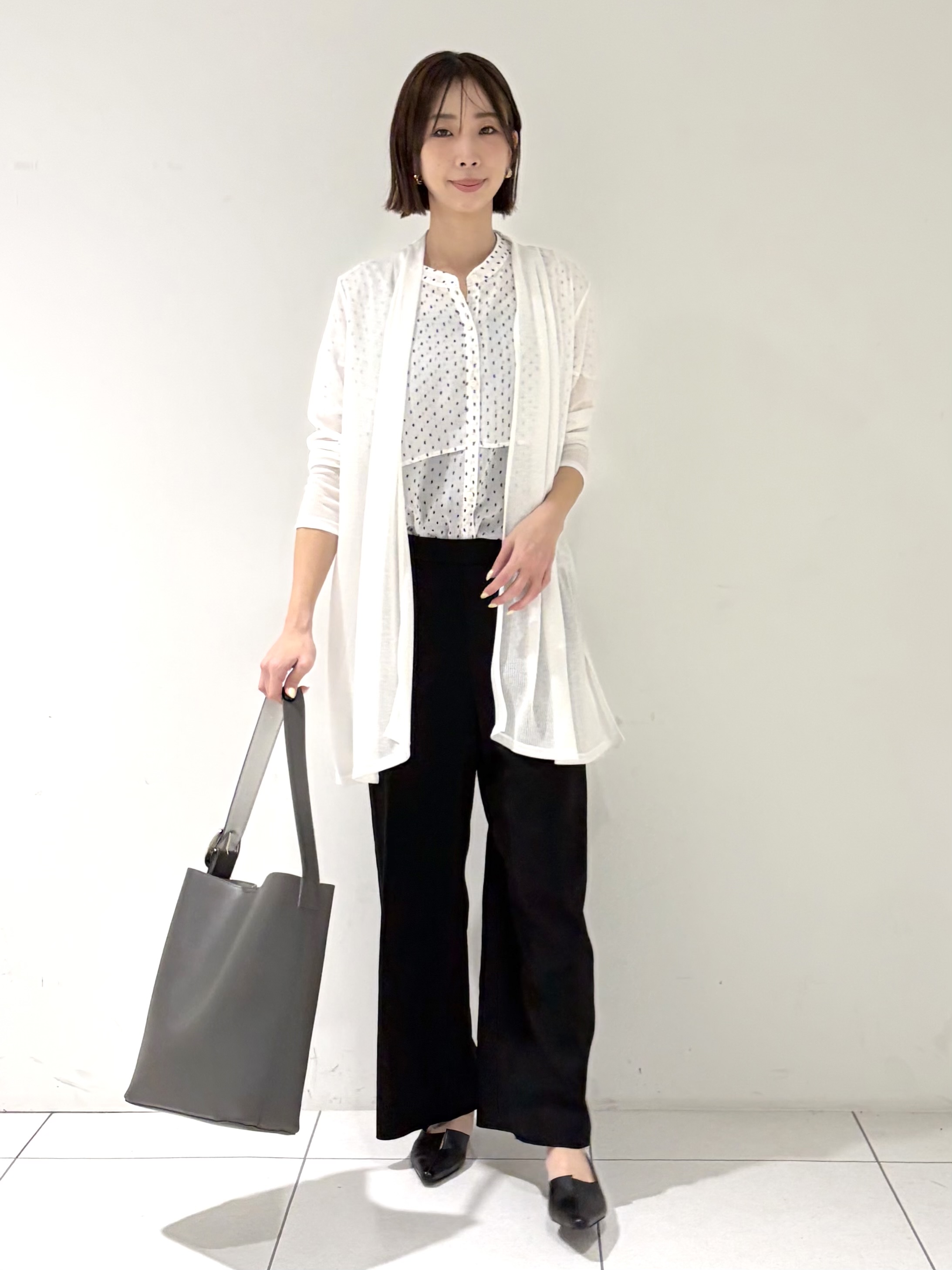 shioriさんの「INDIVI｜【洗える／ドットモチーフ】ケープスリーブブラウス」を使ったコーディネート