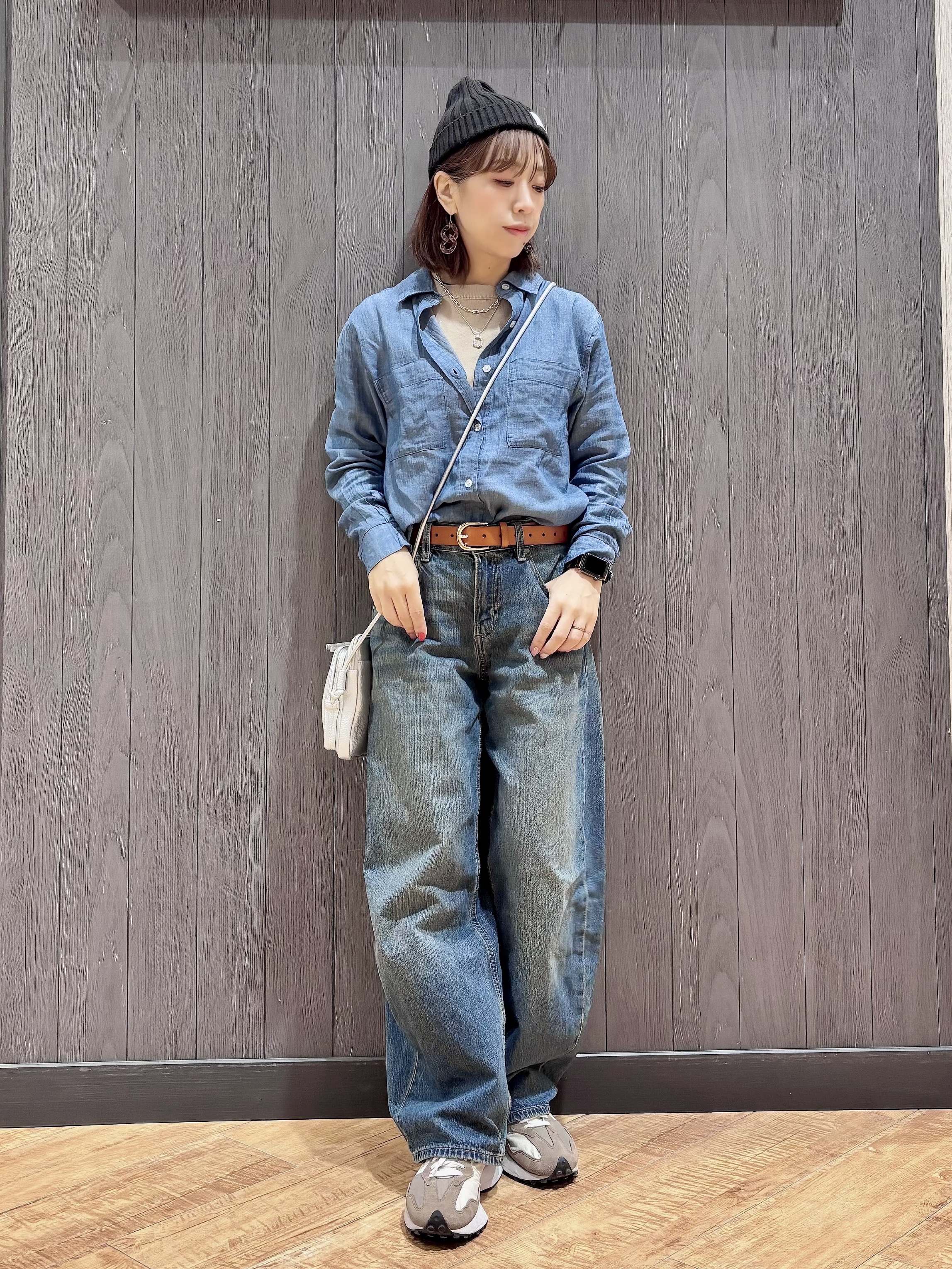 meiさんの「SHOO･LA･RUE｜【綿100%/UV/S-LL/体型カバー】優しく透ける 柔らかシアーデニムシャツ」を使ったコーディネート