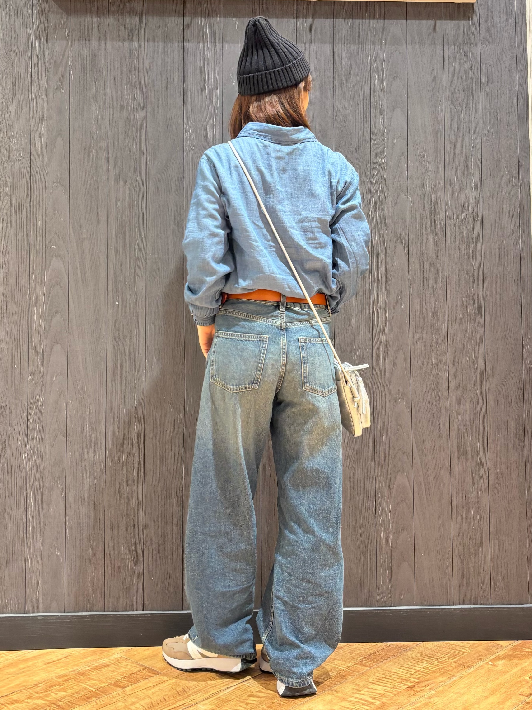 meiさんの「SHOO･LA･RUE｜【綿100%/UV/S-LL/体型カバー】優しく透ける 柔らかシアーデニムシャツ」を使ったコーディネート