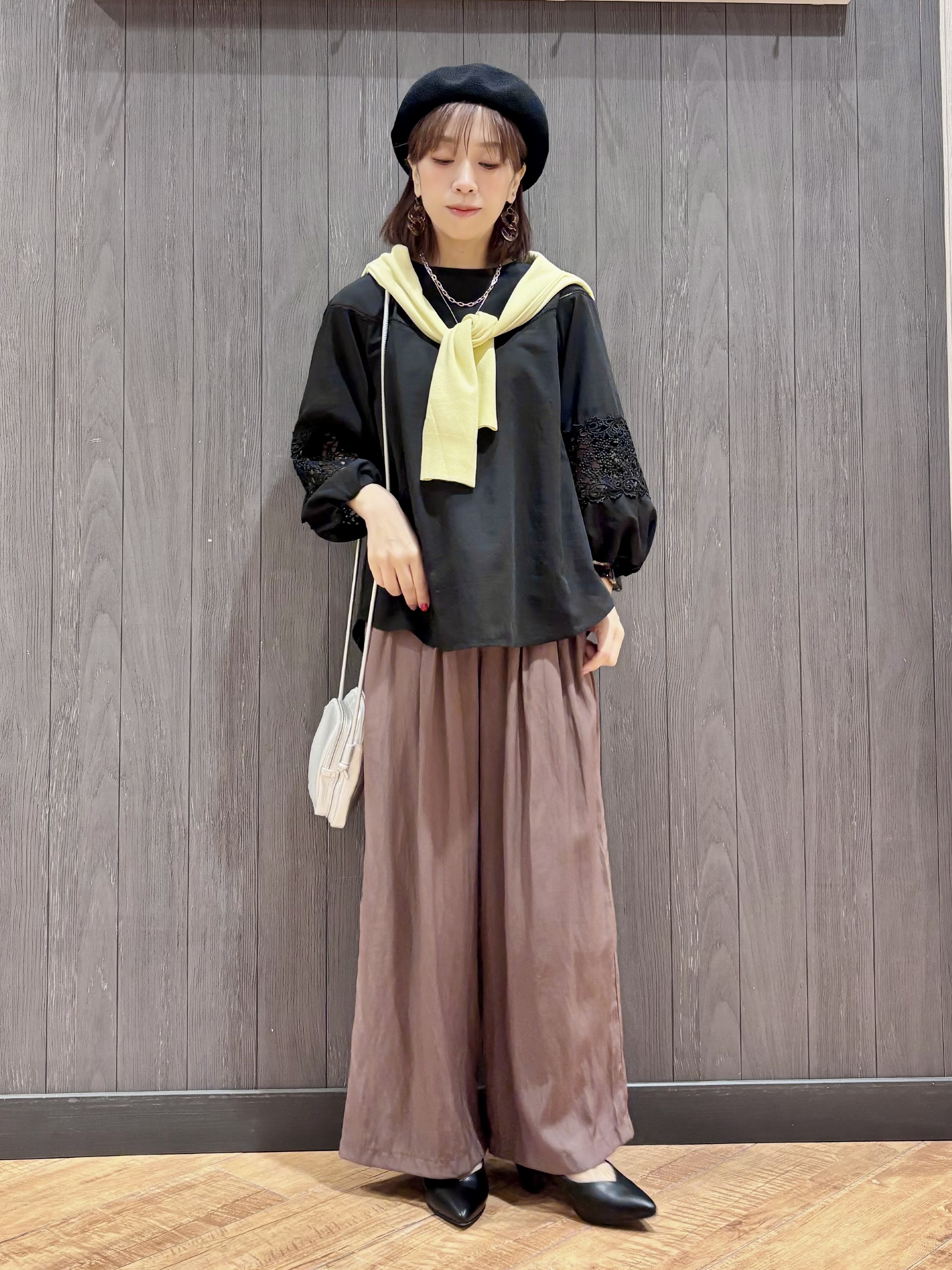 meiさんの「SHOO･LA･RUE｜【洗濯機可/7分袖】インせず着られる 透かし編み柄が上品な レース切替シャツ」を使ったコーディネート