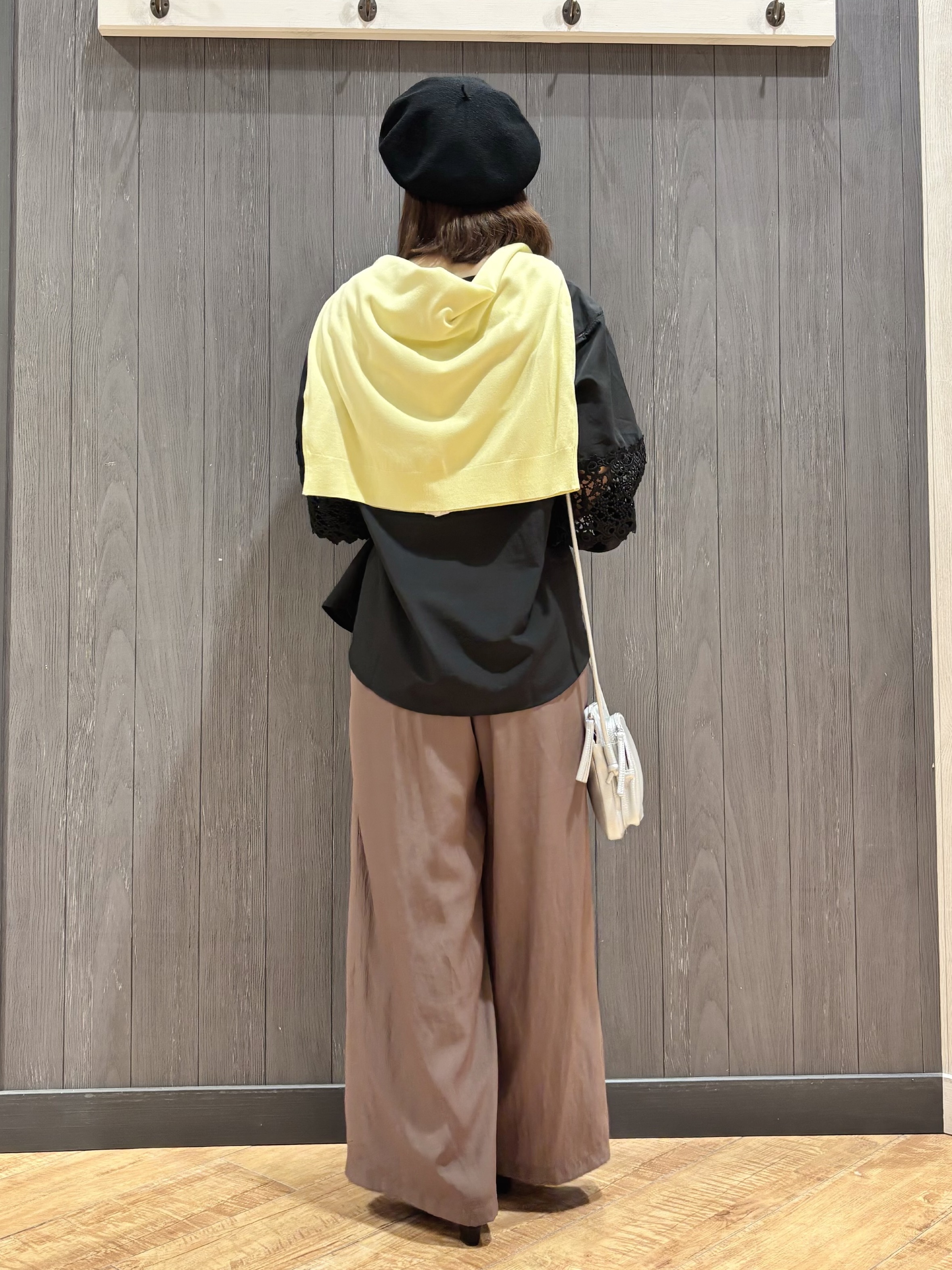 meiさんの「SHOO･LA･RUE｜【洗濯機可/7分袖】インせず着られる 透かし編み柄が上品な レース切替シャツ」を使ったコーディネート