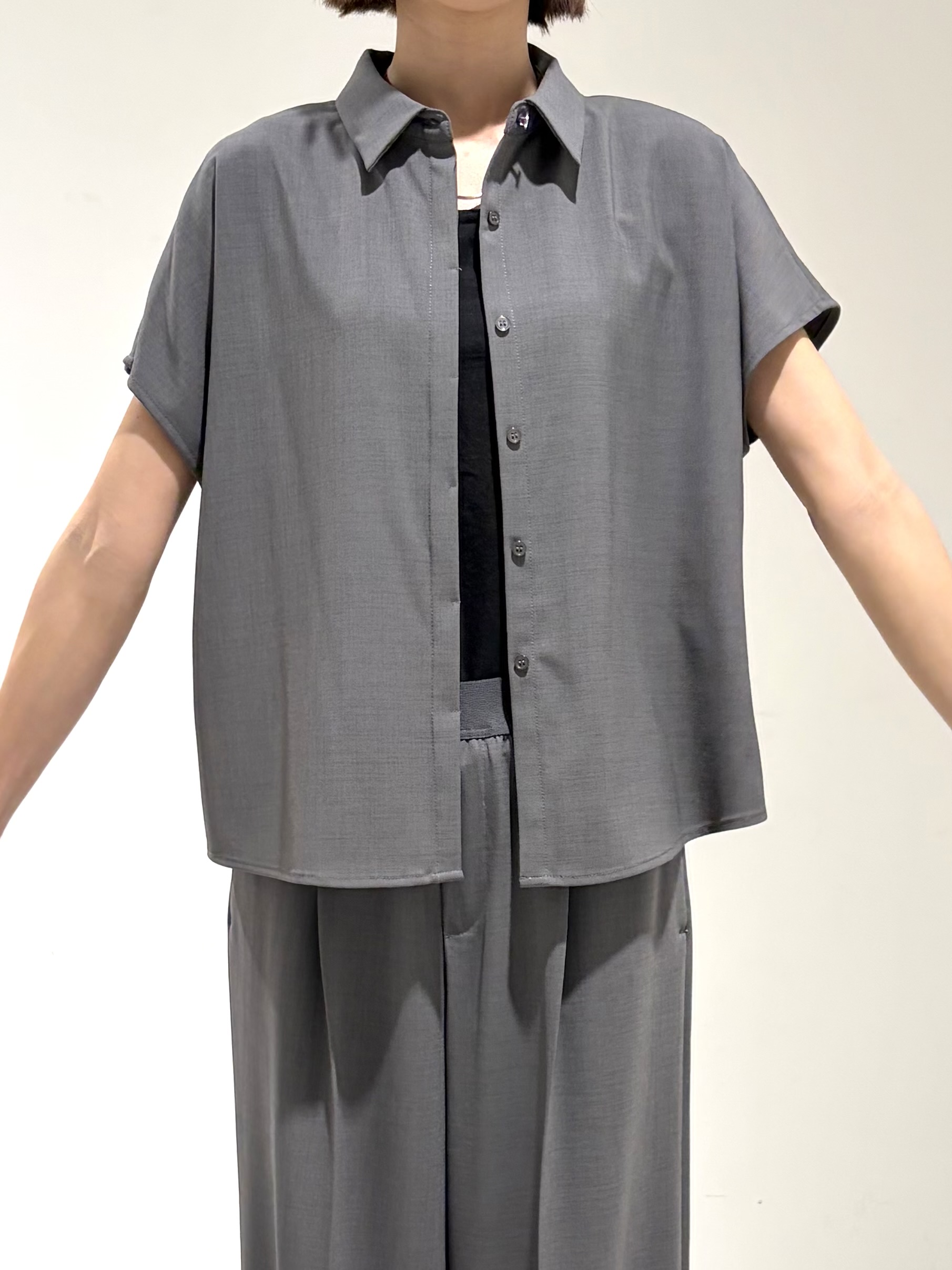 shioriさんの「INDIVI｜Comfy SET UP｜フレアスリーブブラウス【セットアップ対応／通勤／カセット服／接触冷感／UV」を使ったコーディネート