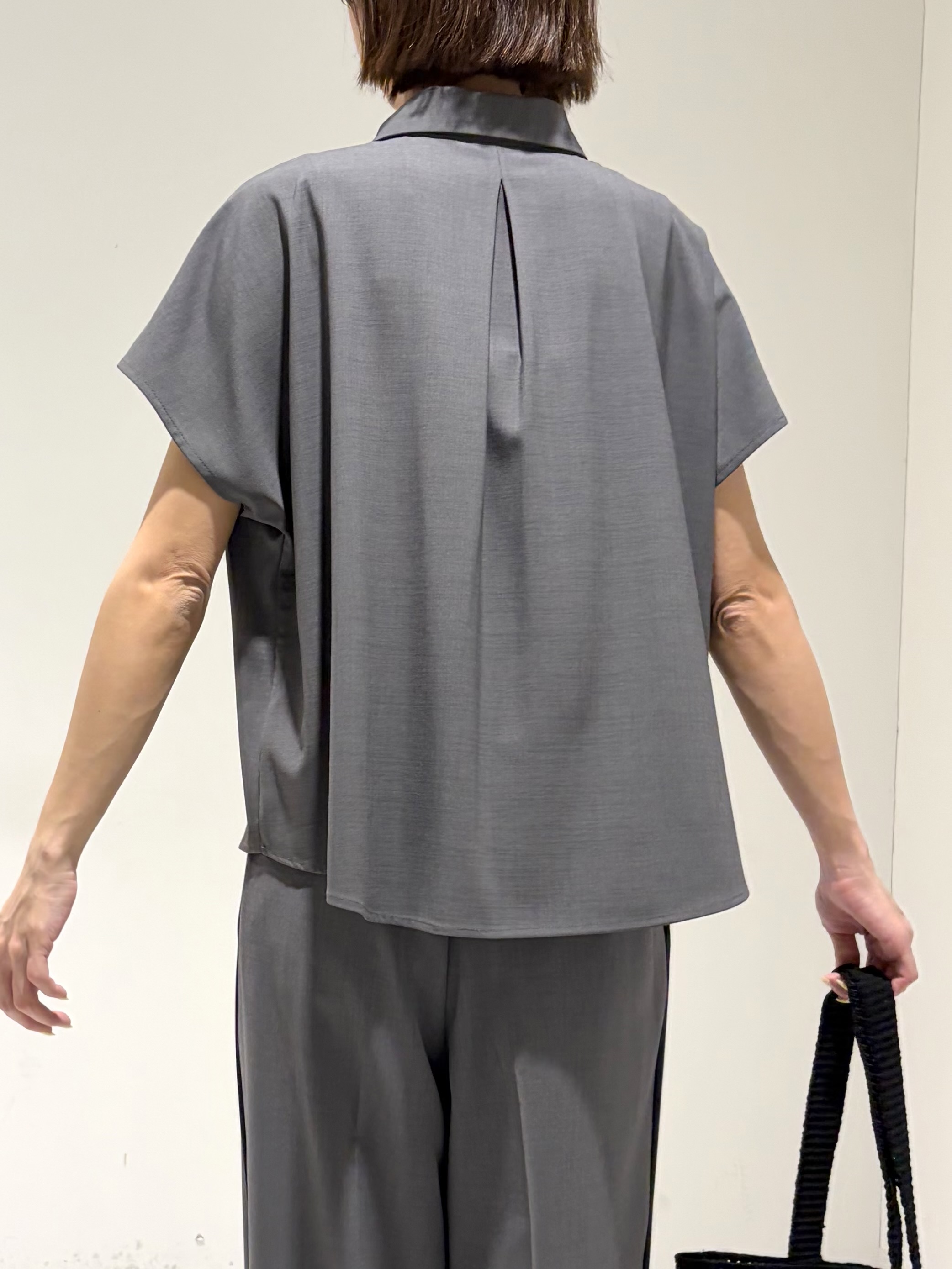 shioriさんの「INDIVI｜Comfy SET UP｜フレアスリーブブラウス【セットアップ対応／通勤／カセット服／接触冷感／UV」を使ったコーディネート