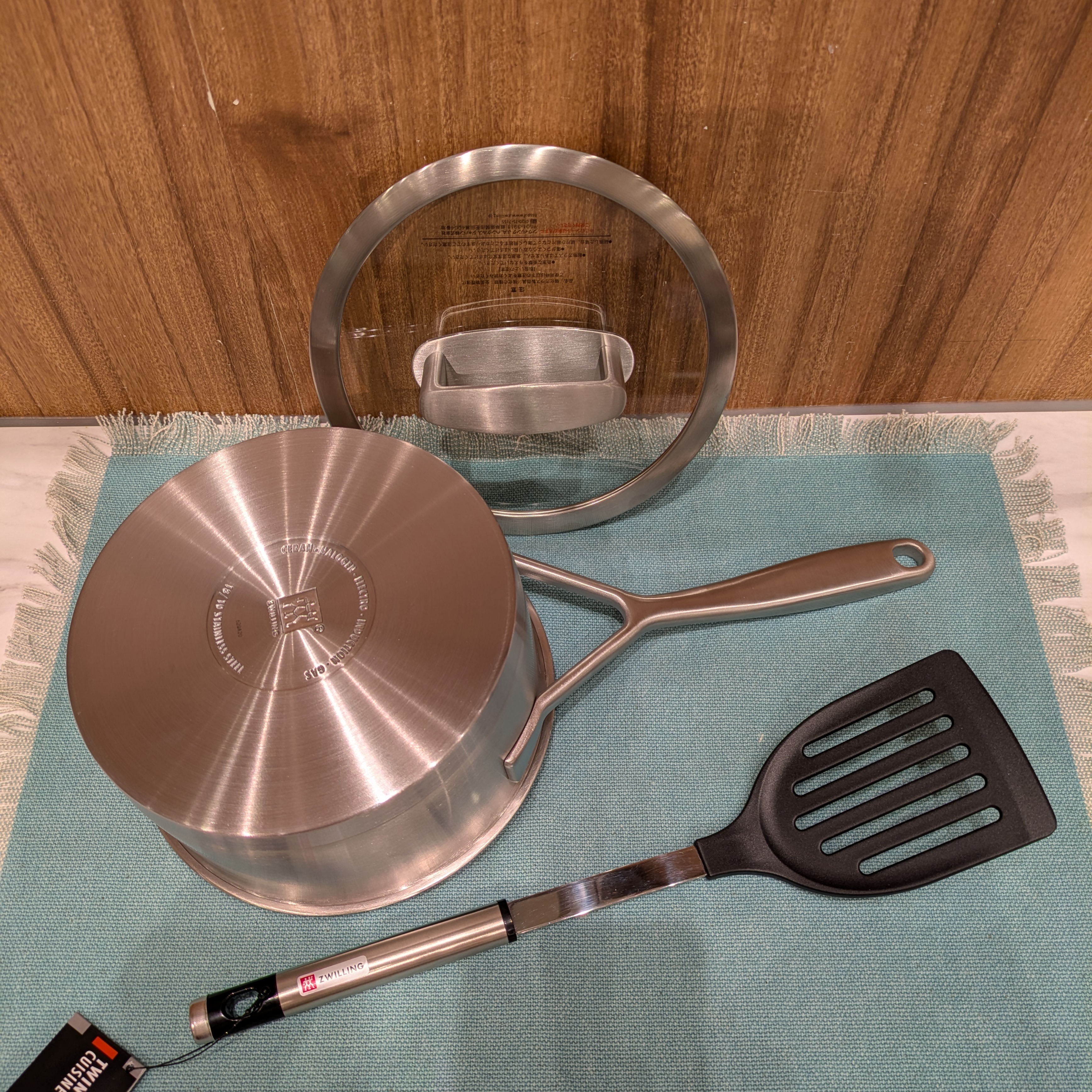 しょこさんの「212 KITCHEN STORE｜ナイロンターナー ＜ZWILLING  ツヴィリング＞」を使ったコーディネート