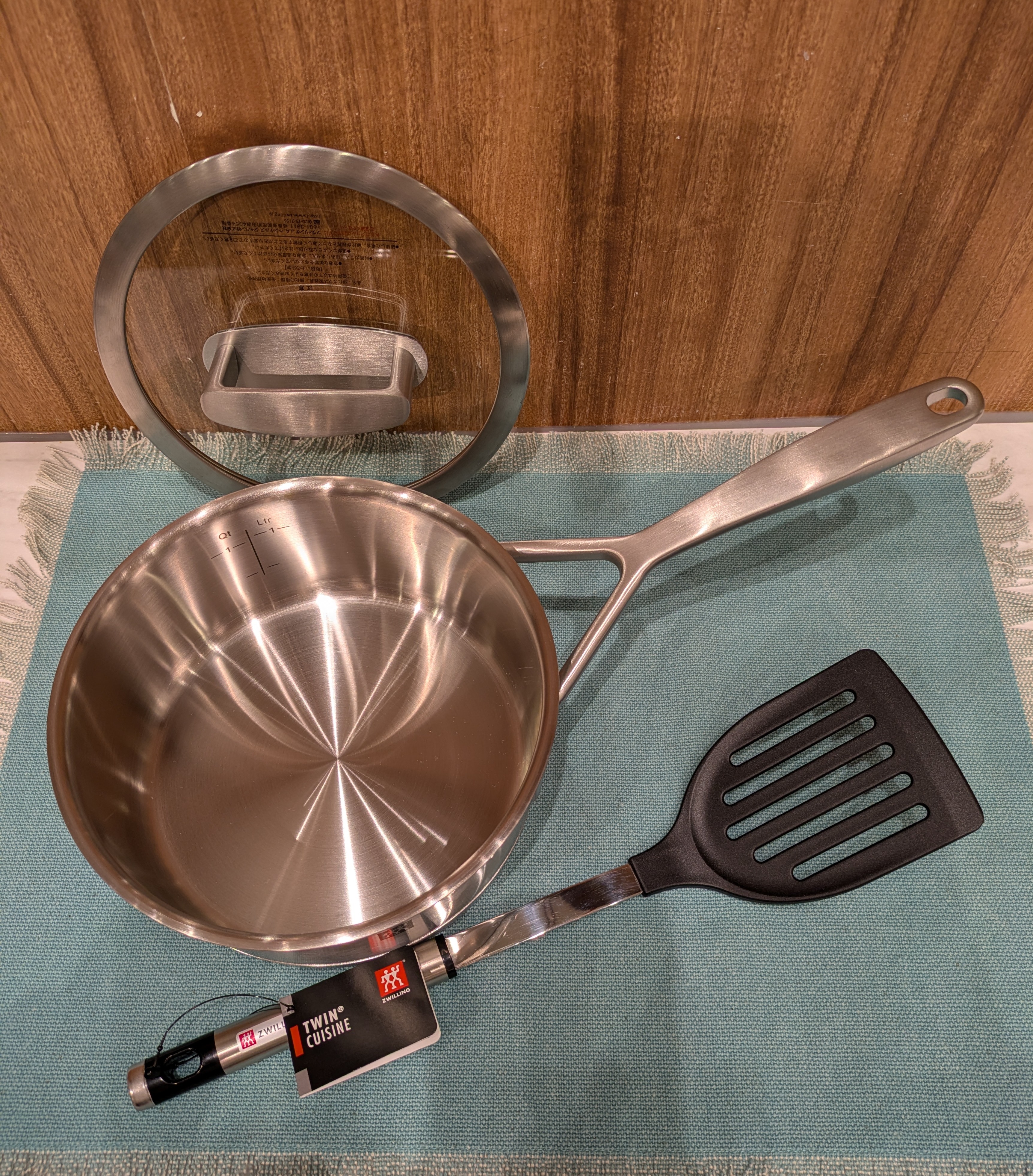 しょこさんの「212 KITCHEN STORE｜ナイロンターナー ＜ZWILLING  ツヴィリング＞」を使ったコーディネート