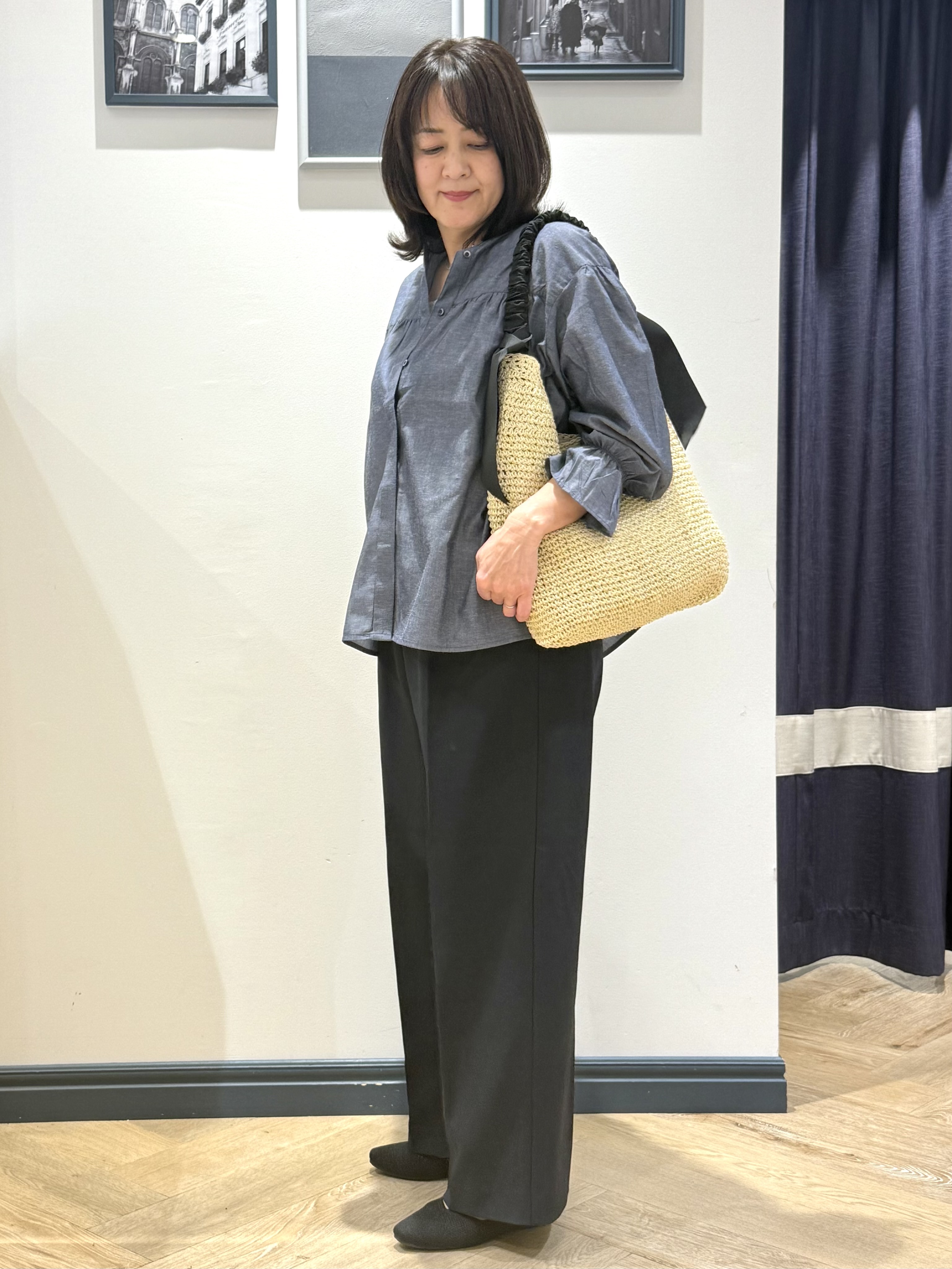 Lilyさんの「grove｜【貴島明日香さん着用／イージーケア／接触冷感】麻混スタンドギャザーシャツ」を使ったコーディネート