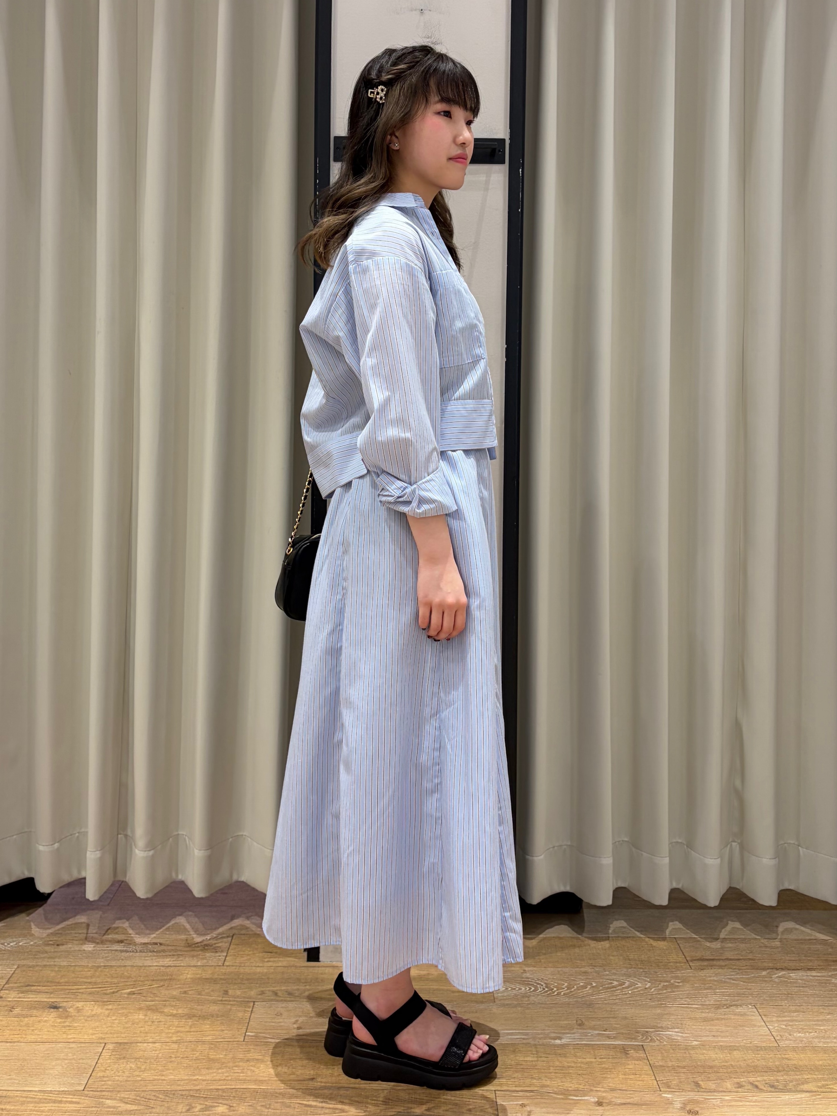RUKAさんの「grove｜【貴島明日香さん着用／イージーケア／接触冷感】麻混クロップドシャツ」を使ったコーディネート