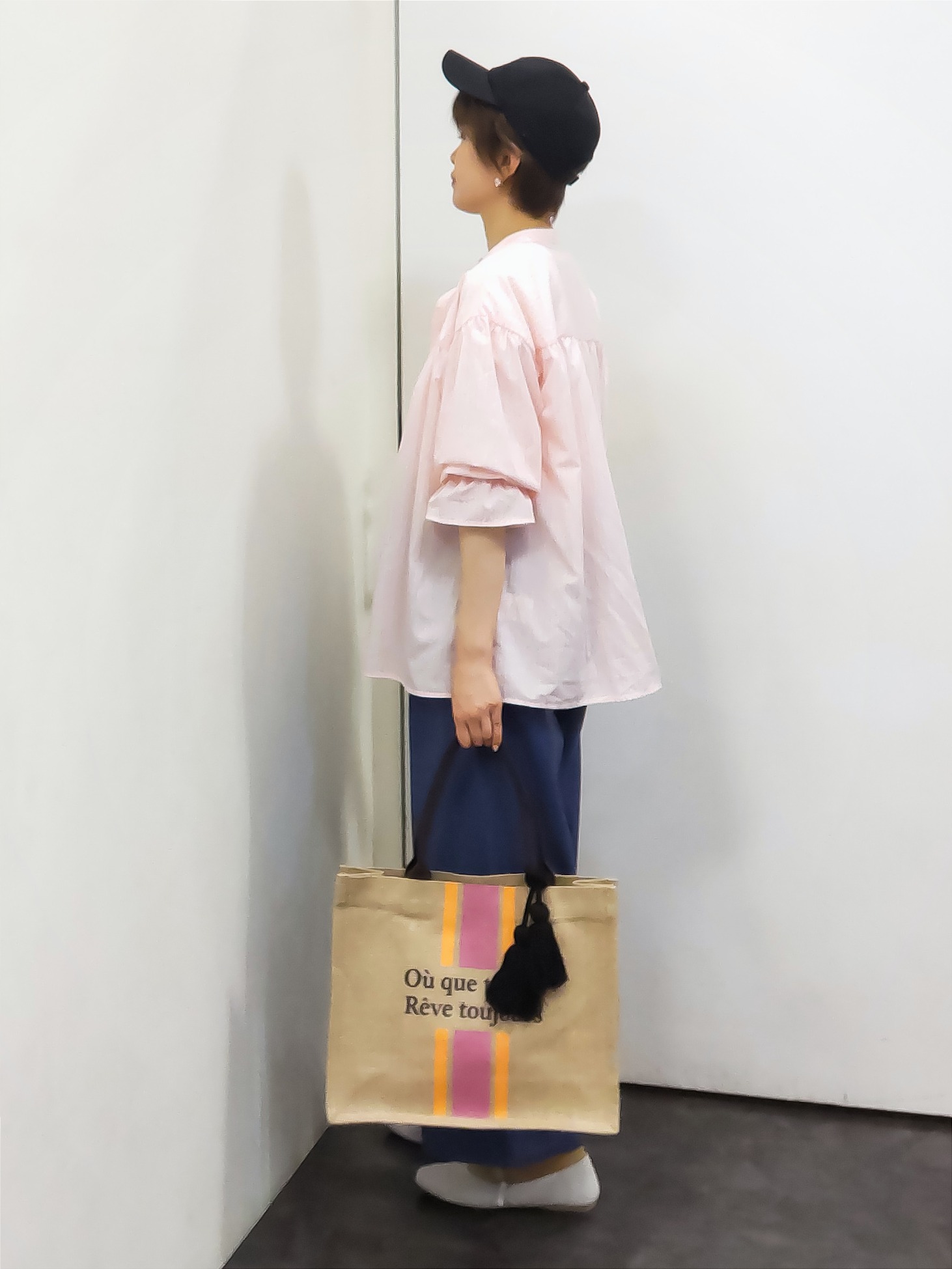 やまちゃんさんの「grove｜【貴島明日香さん着用／イージーケア／接触冷感】麻混スタンドギャザーシャツ」を使ったコーディネート