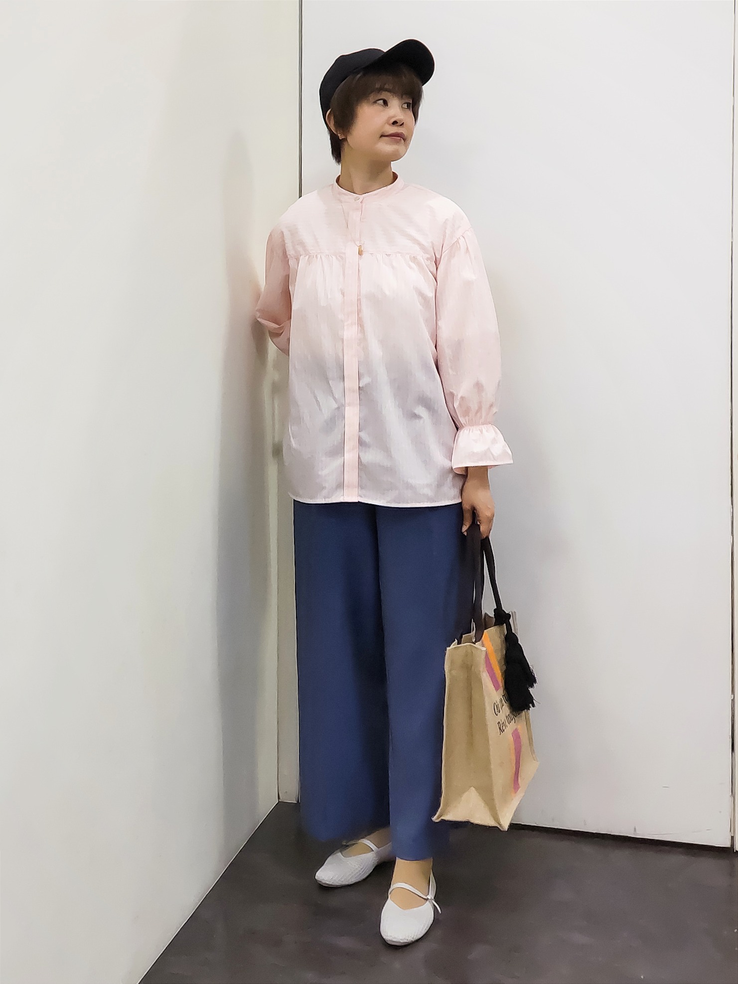 やまちゃんさんの「grove｜【貴島明日香さん着用／イージーケア／接触冷感】麻混スタンドギャザーシャツ」を使ったコーディネート