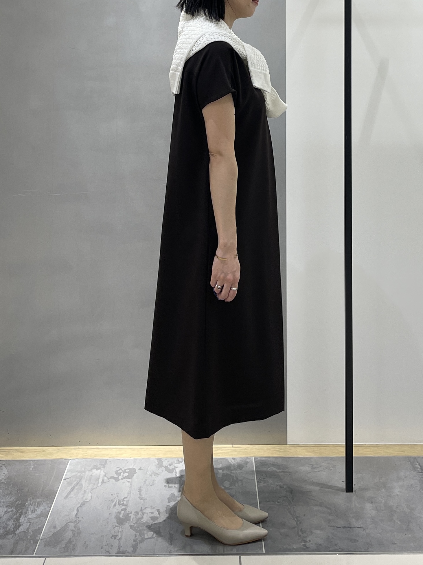 shihoさんの「INDIVI｜【洗える／UVケア／麻調】スキッパーワンピース」を使ったコーディネート