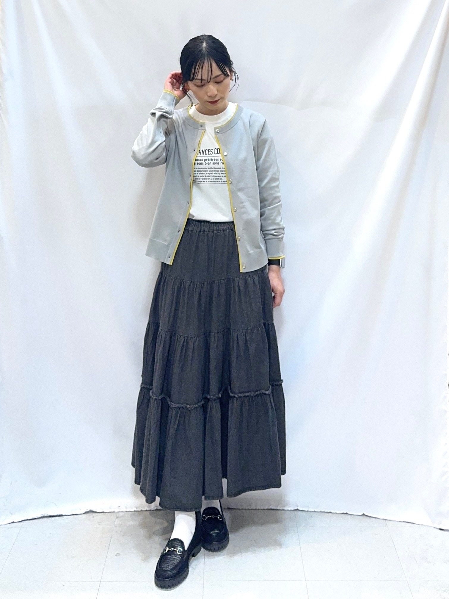 𝐇𝐢𝐫𝐨𝐦𝐢さんの「SHOO･LA･RUE｜【洗濯機可/S-LL】配色がコーデのアクセントに レイヤード風クルーカーディガン」を使ったコーディネート