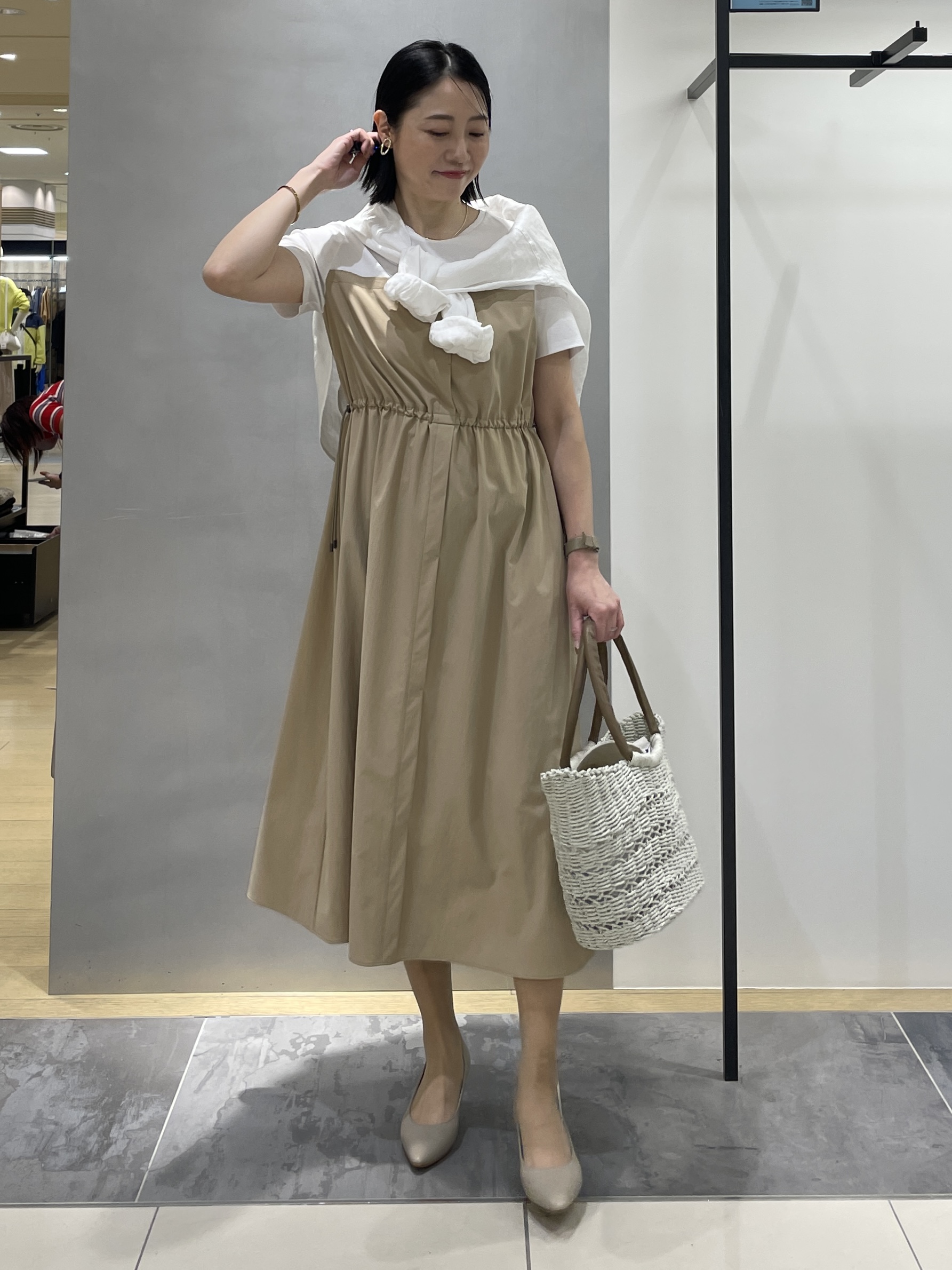 shihoさんの「INDIVI｜【洗える／1枚でキマる／ドロスト付】ビスチェ風ドッキングTワンピース」を使ったコーディネート