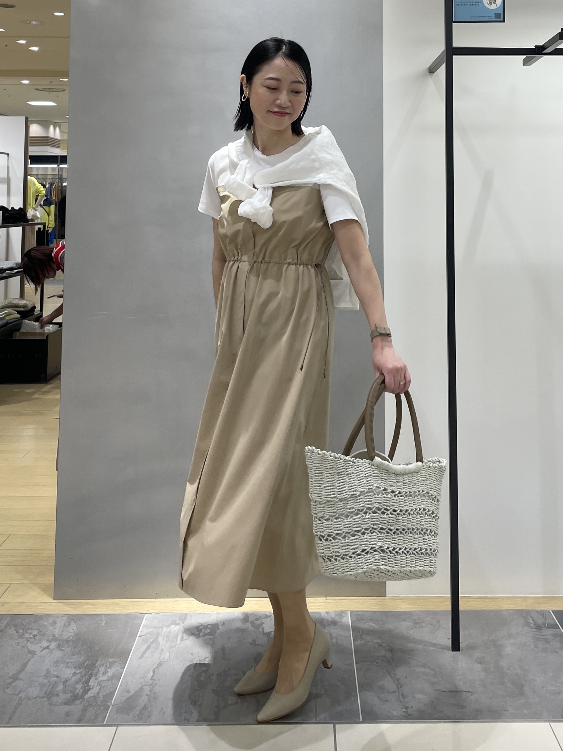 shihoさんの「INDIVI｜【洗える／1枚でキマる／ドロスト付】ビスチェ風ドッキングTワンピース」を使ったコーディネート