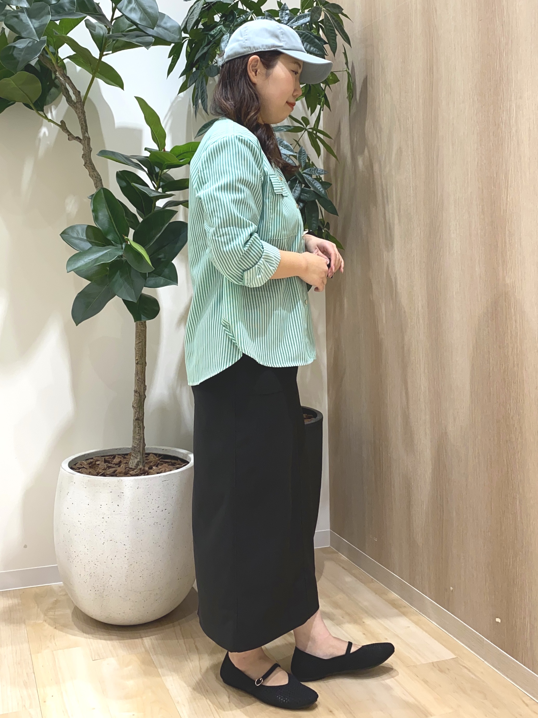 HANAさんの「grove｜【貴島明日香さん着用】お仕事も普段も。今どきワークシャツブラウス」を使ったコーディネート