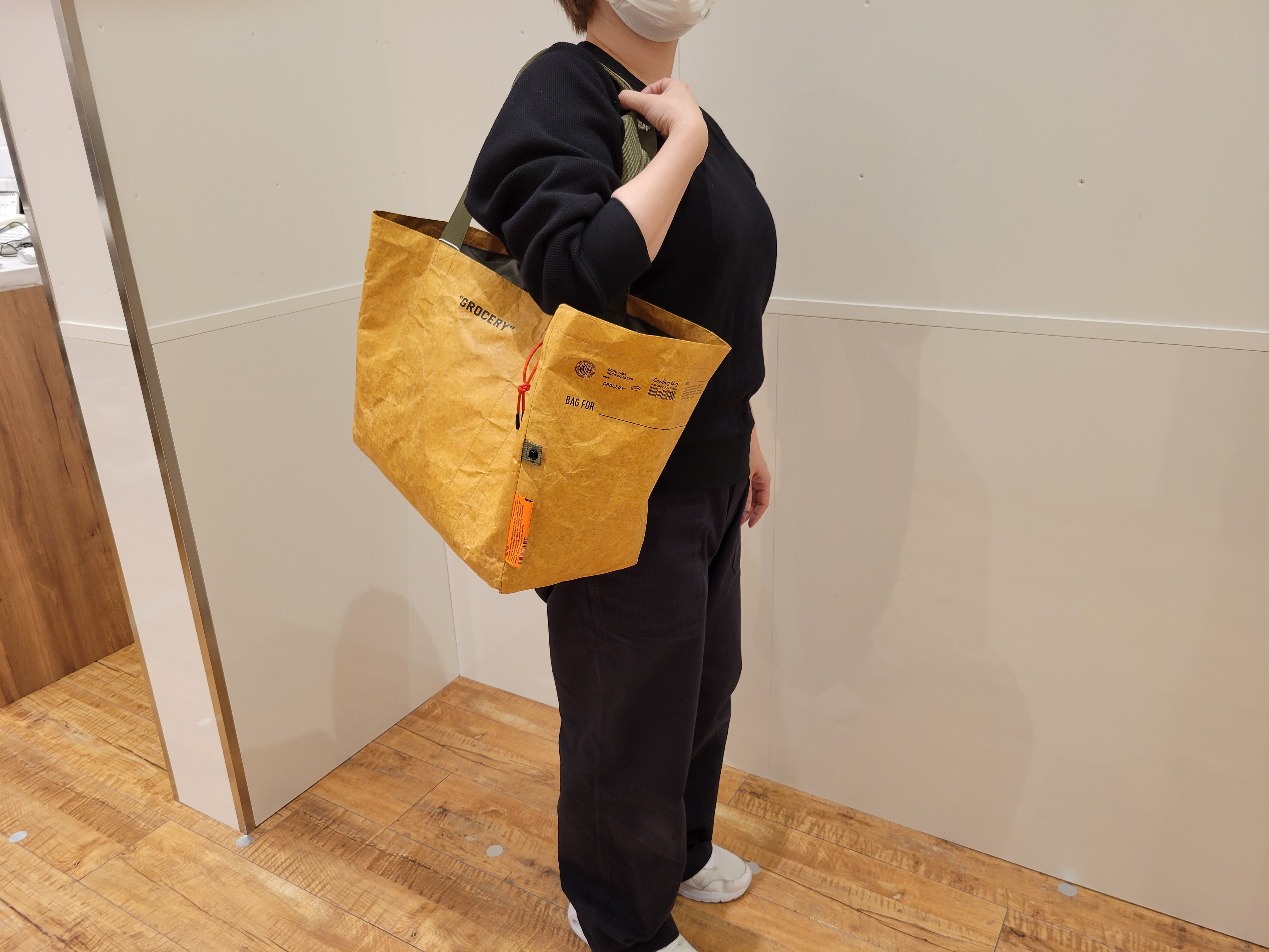 しづさんの「212 KITCHEN STORE｜COOLBAG/GROCERY NATURAL」を使ったコーディネート