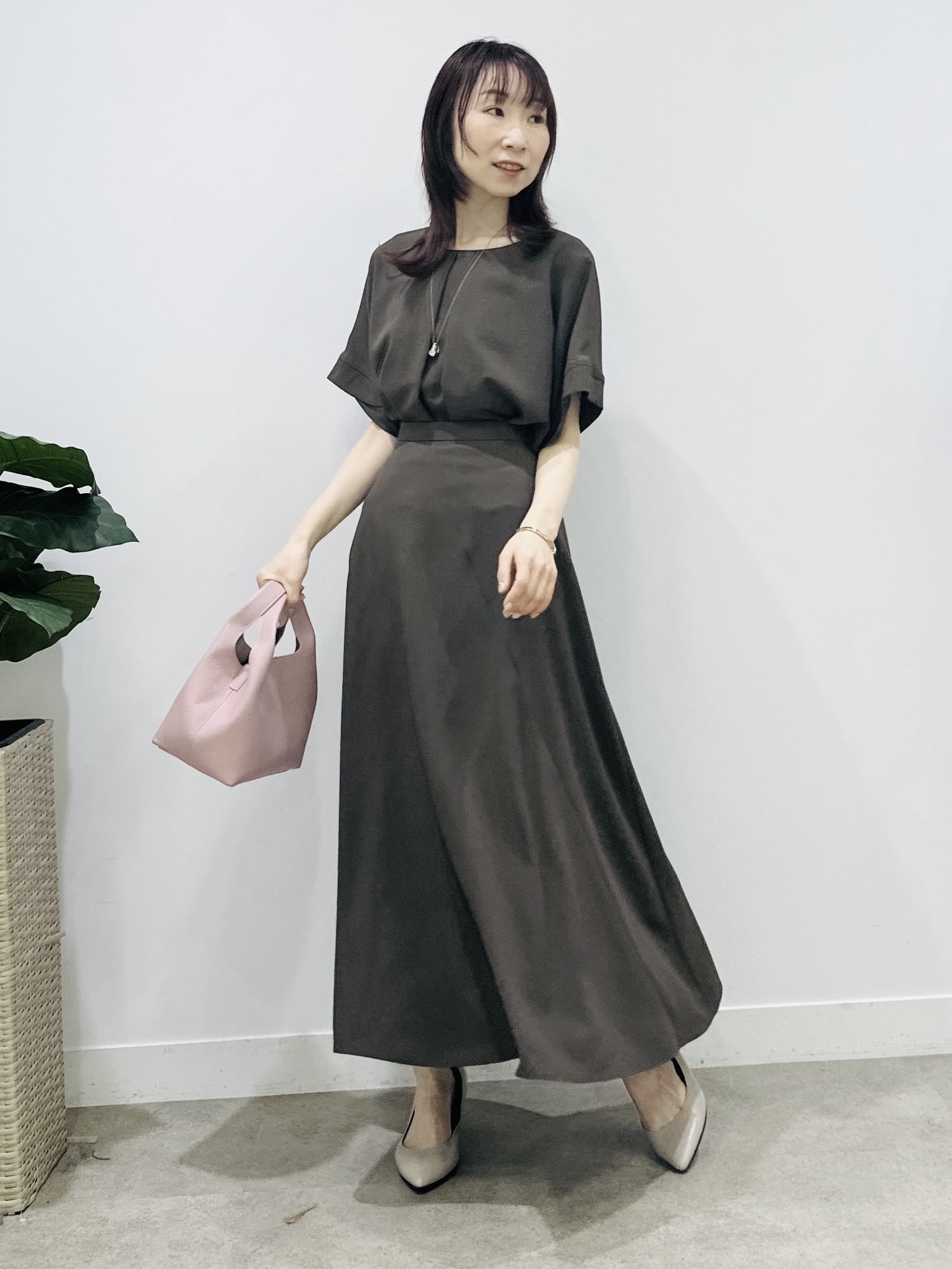 Miwaさんの「UNTITLED｜【前後2WAY/はっ水/セットアップ可】リラクシーフレンチスリーブブラウス」を使ったコーディネート