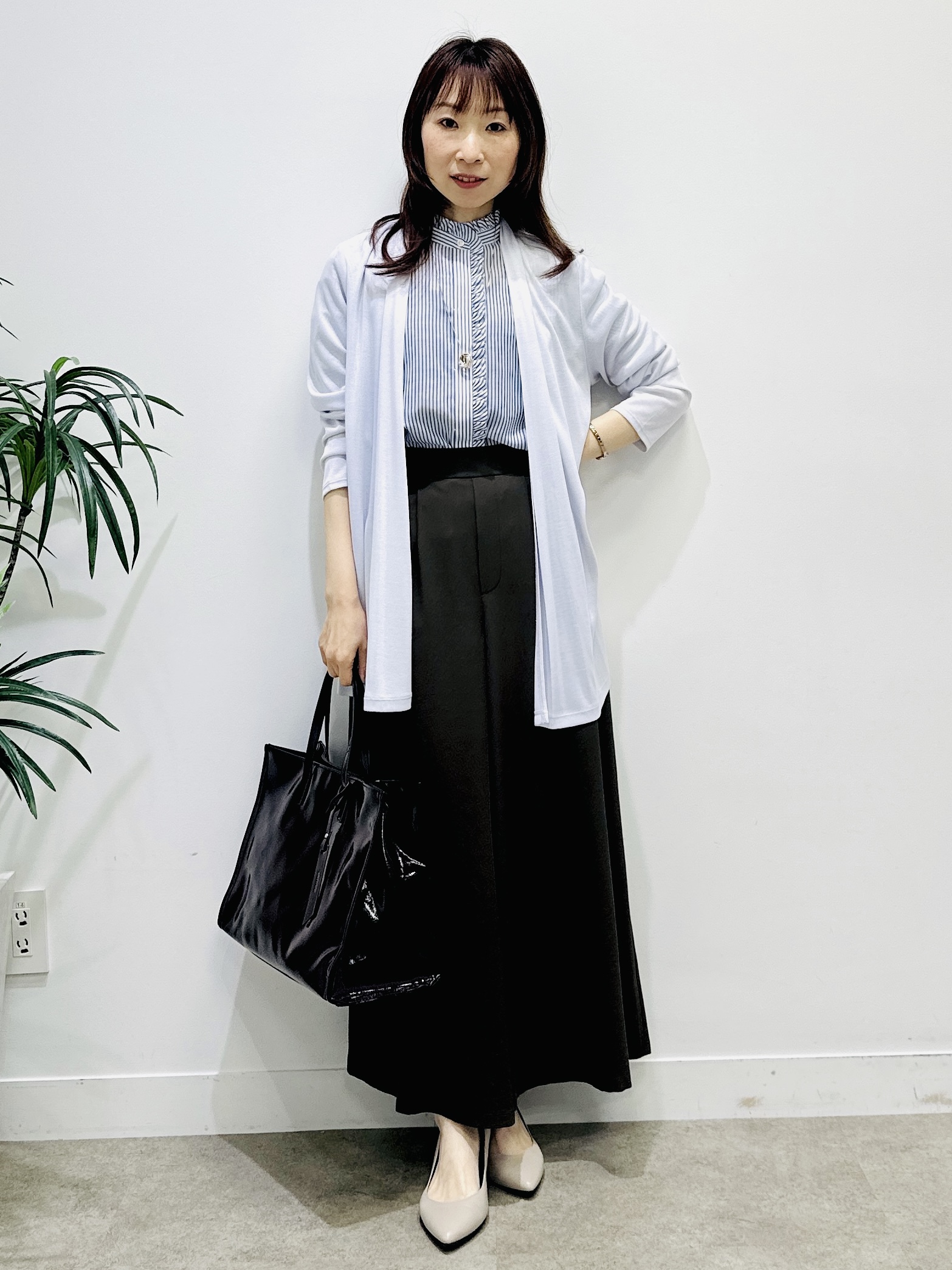 Miwaさんの「UNTITLED｜【接触冷感/通気性/洗える】スタンドカラーフリルブラウス」を使ったコーディネート
