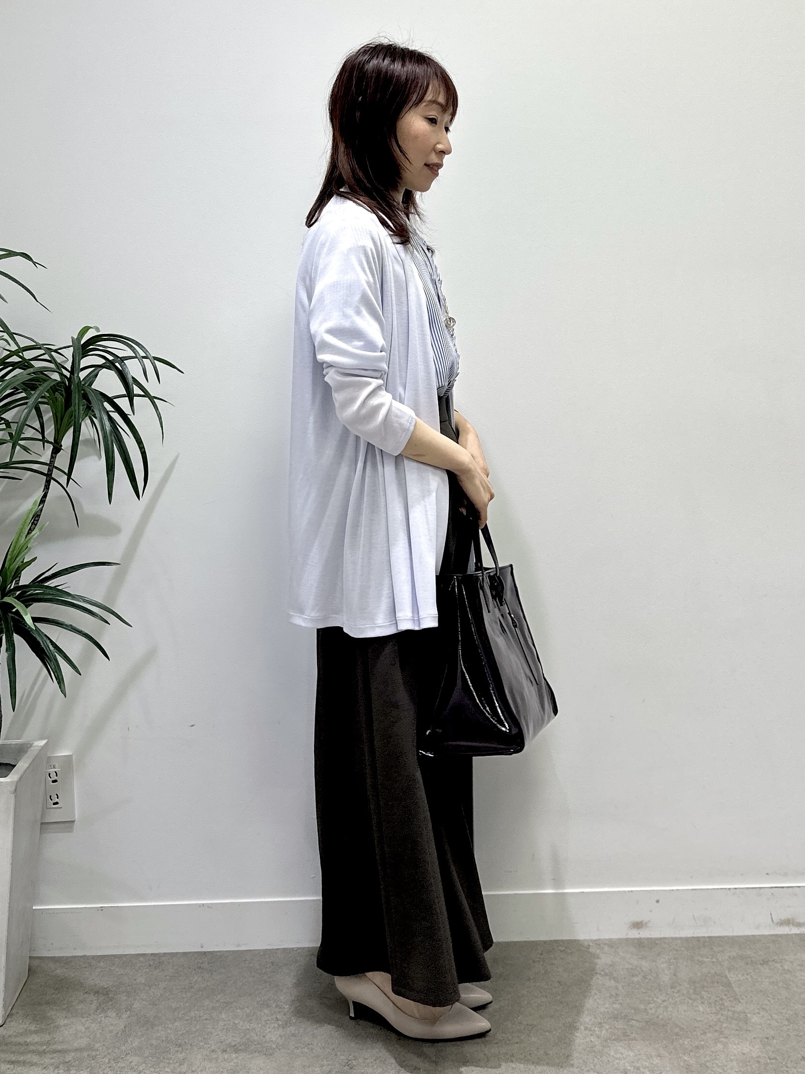 Miwaさんの「UNTITLED｜【接触冷感/通気性/洗える】スタンドカラーフリルブラウス」を使ったコーディネート