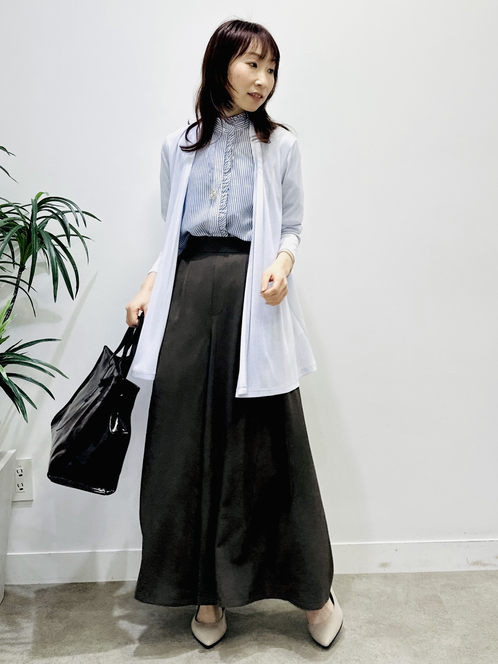 Miwaさんの「UNTITLED｜【接触冷感/通気性/洗える】スタンドカラーフリルブラウス」を使ったコーディネート