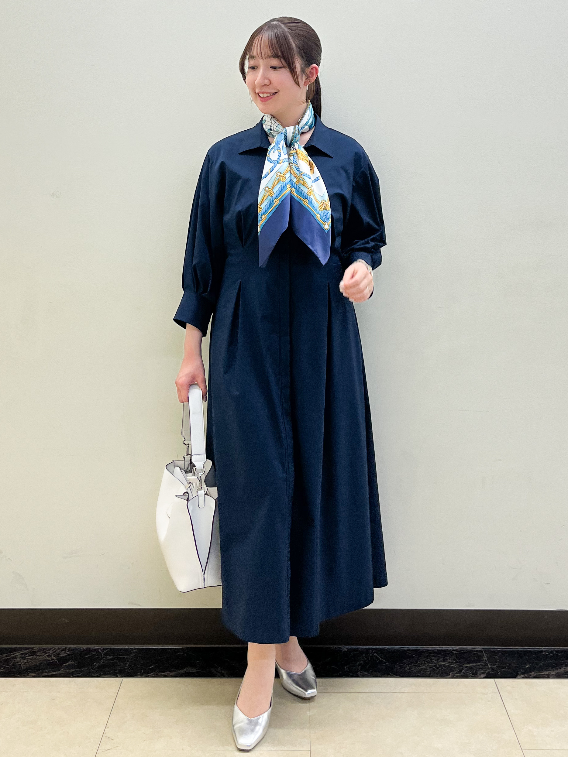 mikikoさんの「Reflect｜タイプライターシャツロングワンピース」を使ったコーディネート