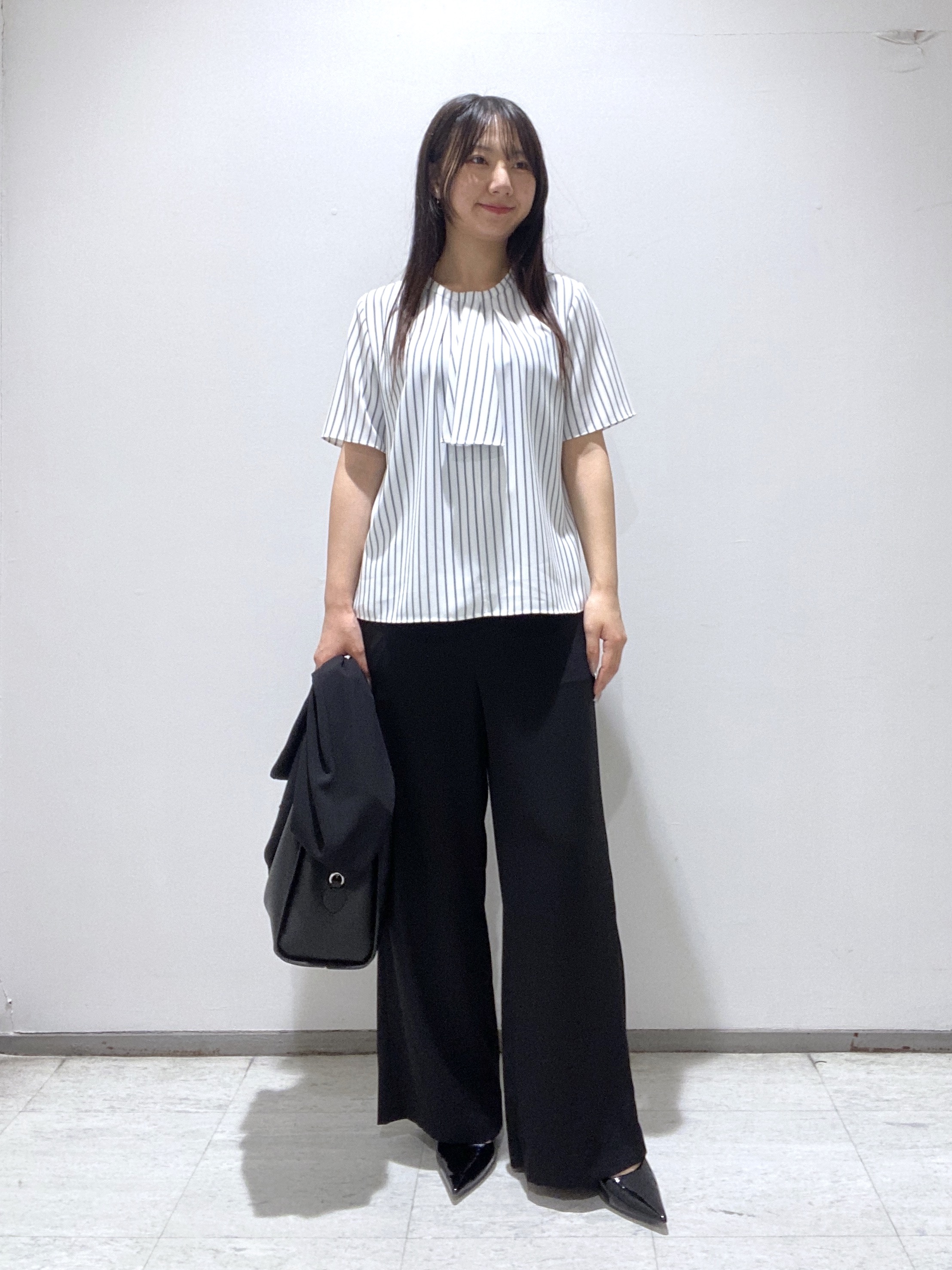 meiさんの「INDIVI｜【洗える／UVケア】ストライプ柄＆無地 ボウタイ風 半袖ブラウス」を使ったコーディネート
