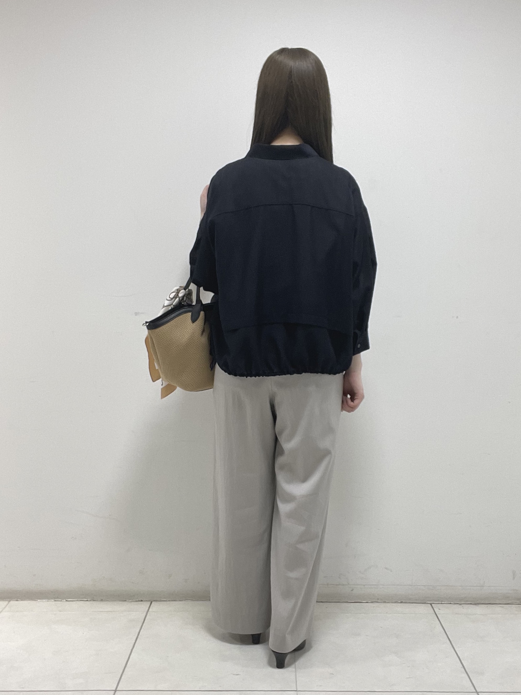 mさんの「INDIVI｜【接触冷感／洗える／2WAY】ドロスト付 シアーシャンブレーシャツ」を使ったコーディネート