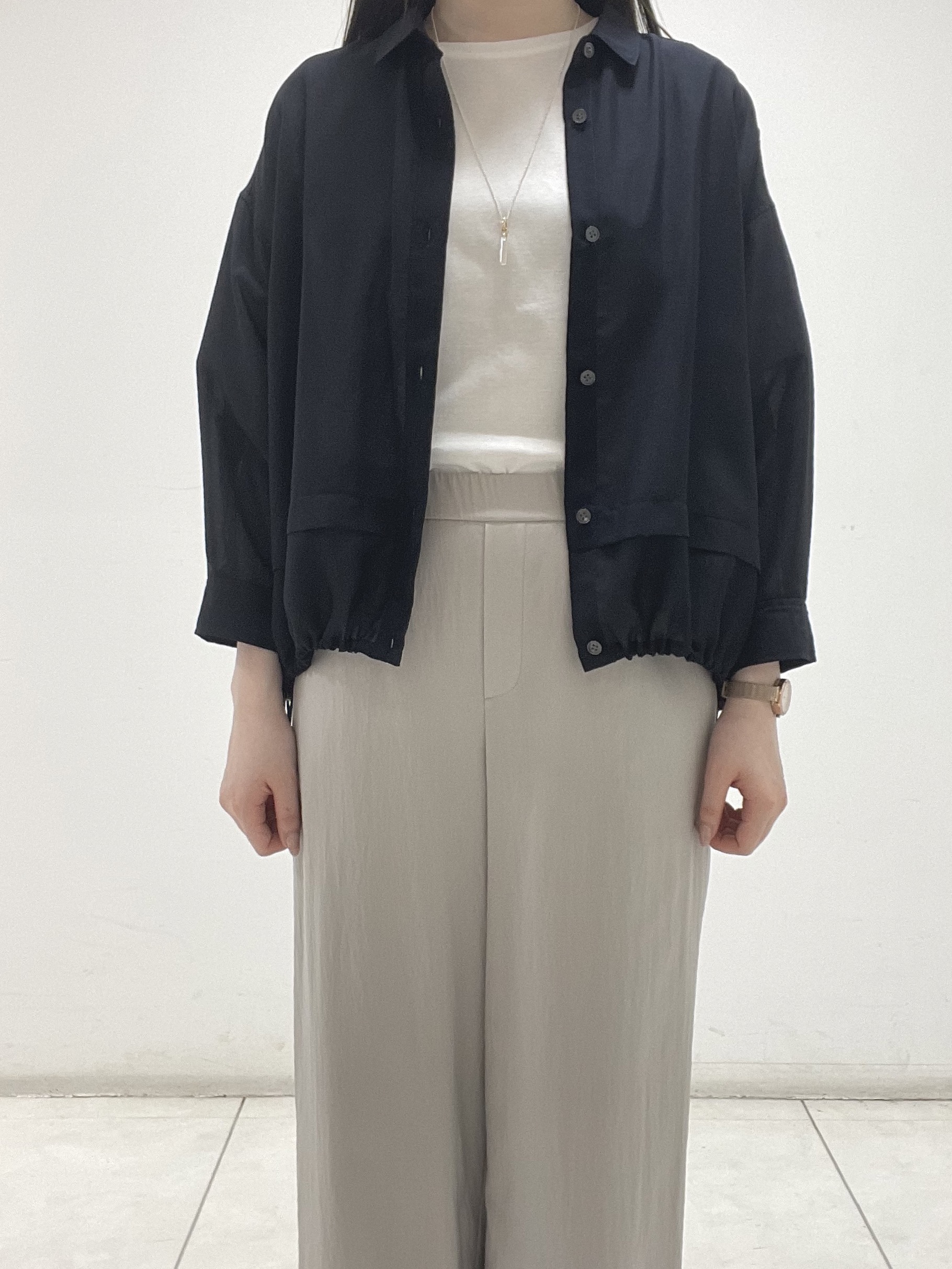mさんの「INDIVI｜【接触冷感／洗える／2WAY】ドロスト付 シアーシャンブレーシャツ」を使ったコーディネート