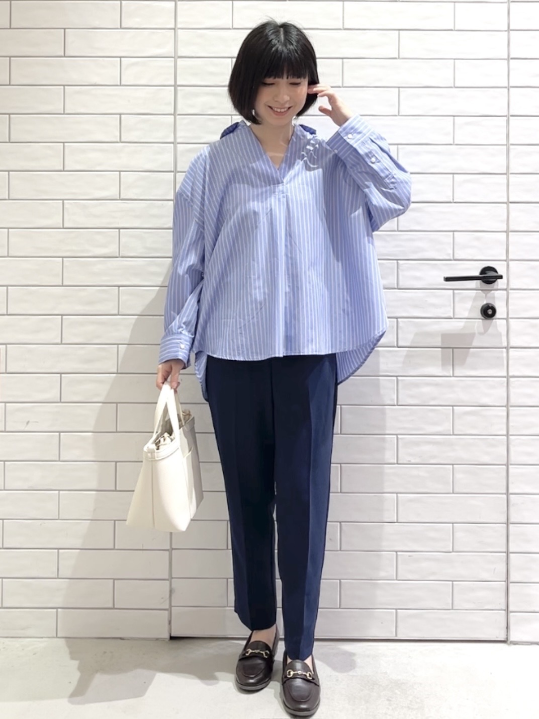 しおりさんの「OPAQUE.CLIP｜バックシャンスキッパーシャツ【洗濯機OK】」を使ったコーディネート