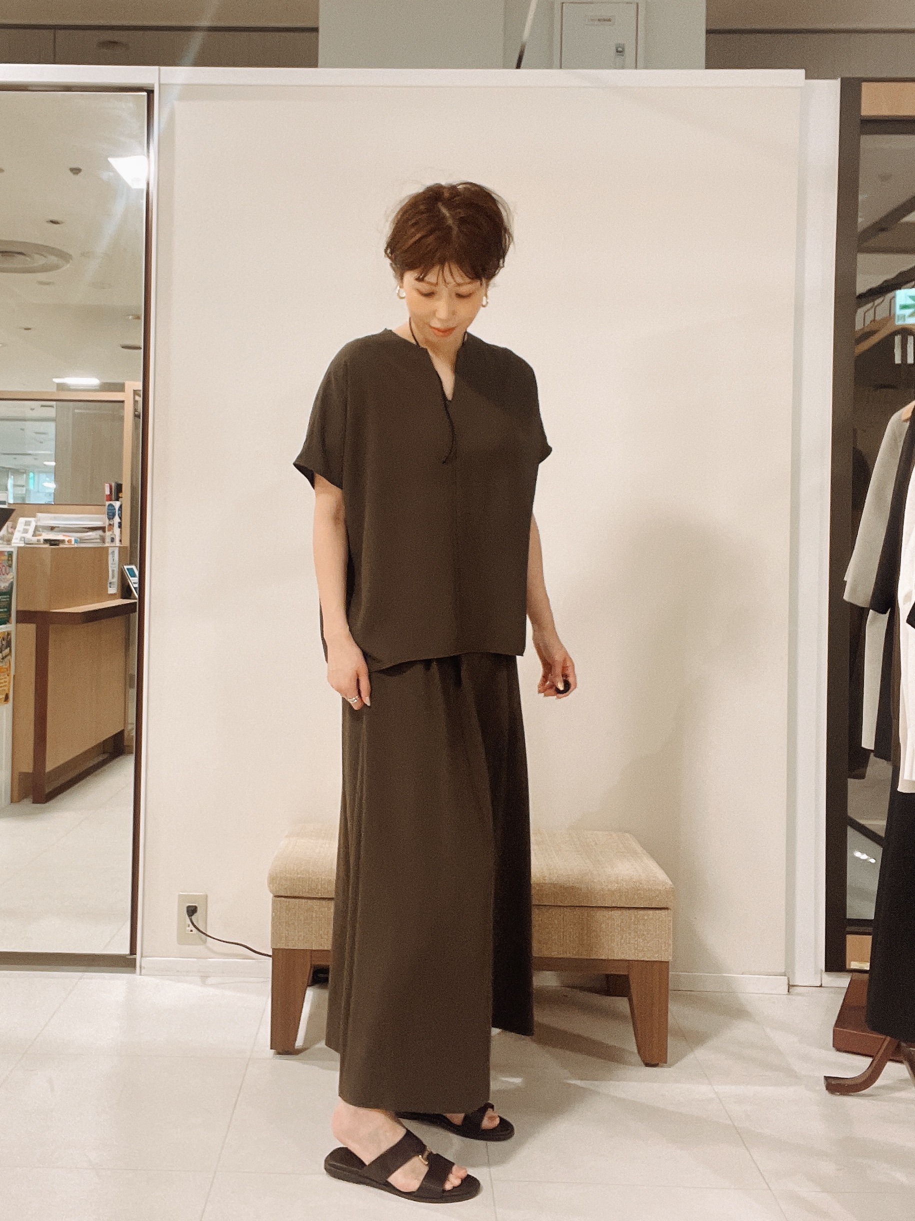 IWAMOさんの「UNTITLED｜【セットアップ可/UVカット/前後2WAY】リラクシーフレンチスリーブブラウス」を使ったコーディネート