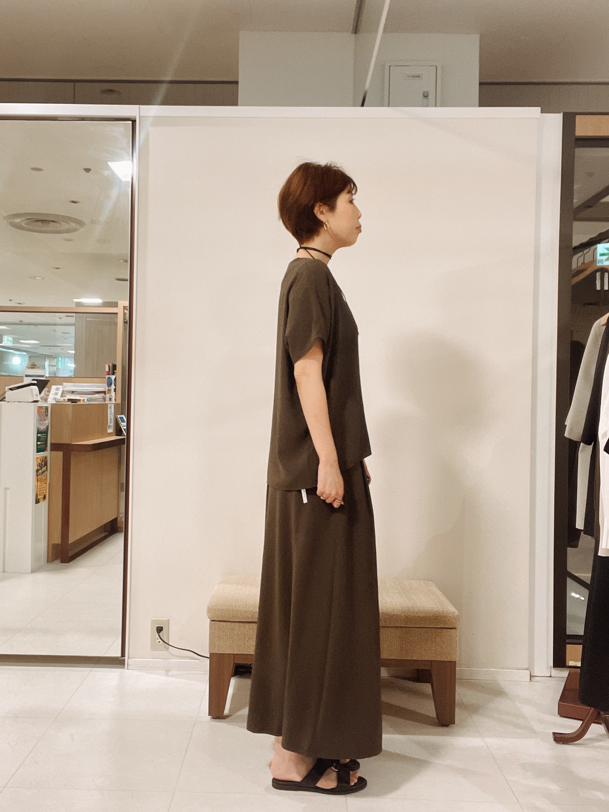 IWAMOさんの「UNTITLED｜【セットアップ可/UVカット/前後2WAY】リラクシーフレンチスリーブブラウス」を使ったコーディネート