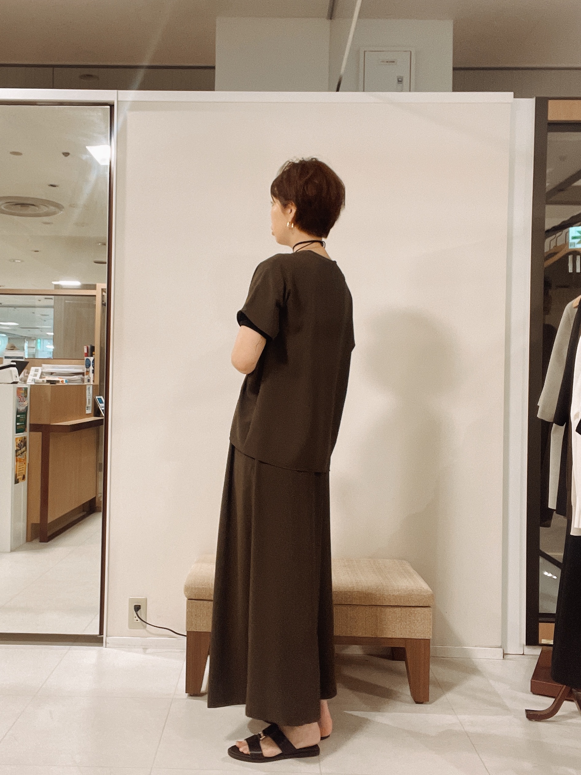 IWAMOさんの「UNTITLED｜【セットアップ可/UVカット/前後2WAY】リラクシーフレンチスリーブブラウス」を使ったコーディネート