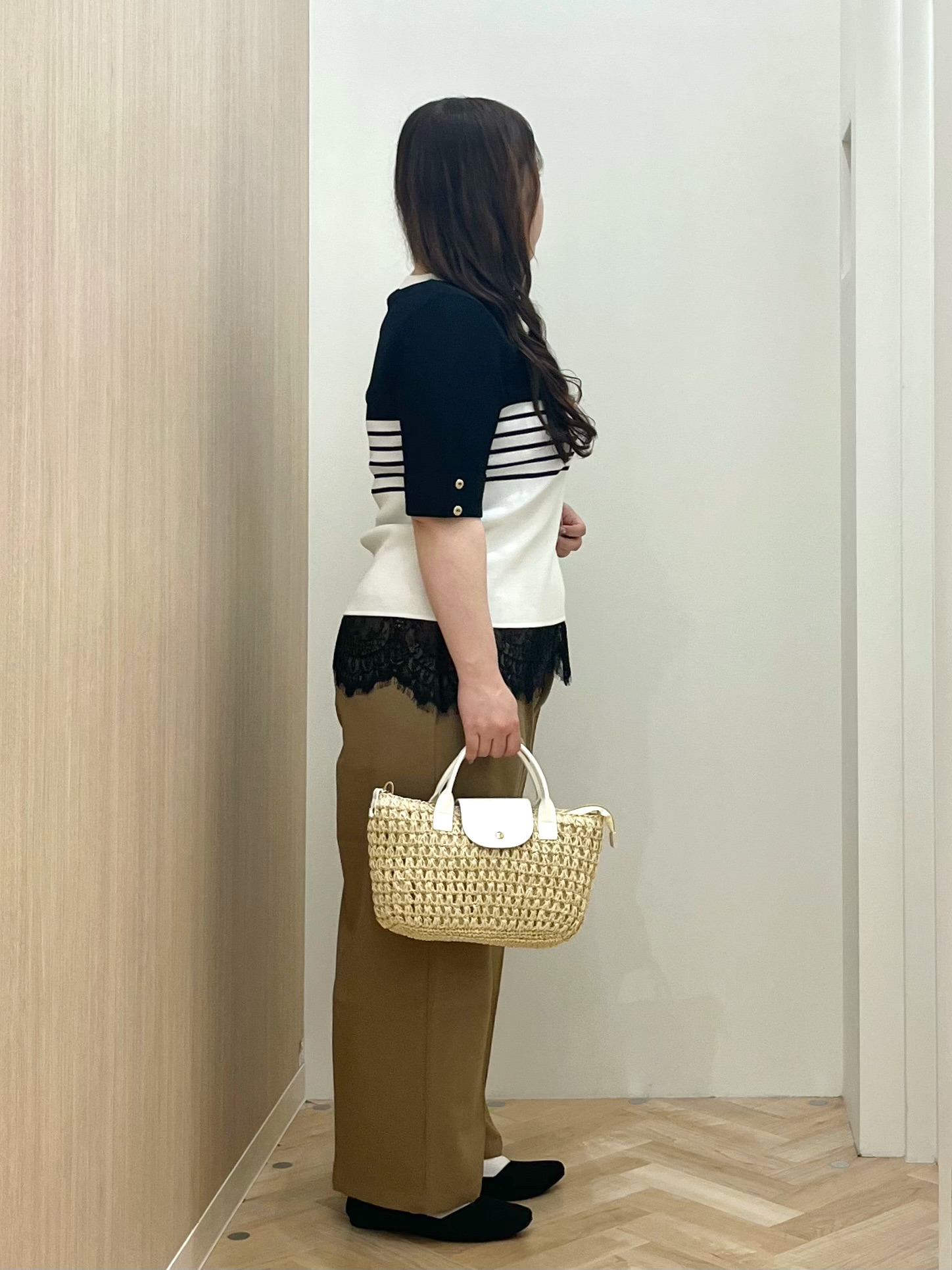 akariさんの「grove｜【シリーズ累計36万枚/名品ニット】やわらかドライタッチ 袖メッシュ編みニット」を使ったコーディネート