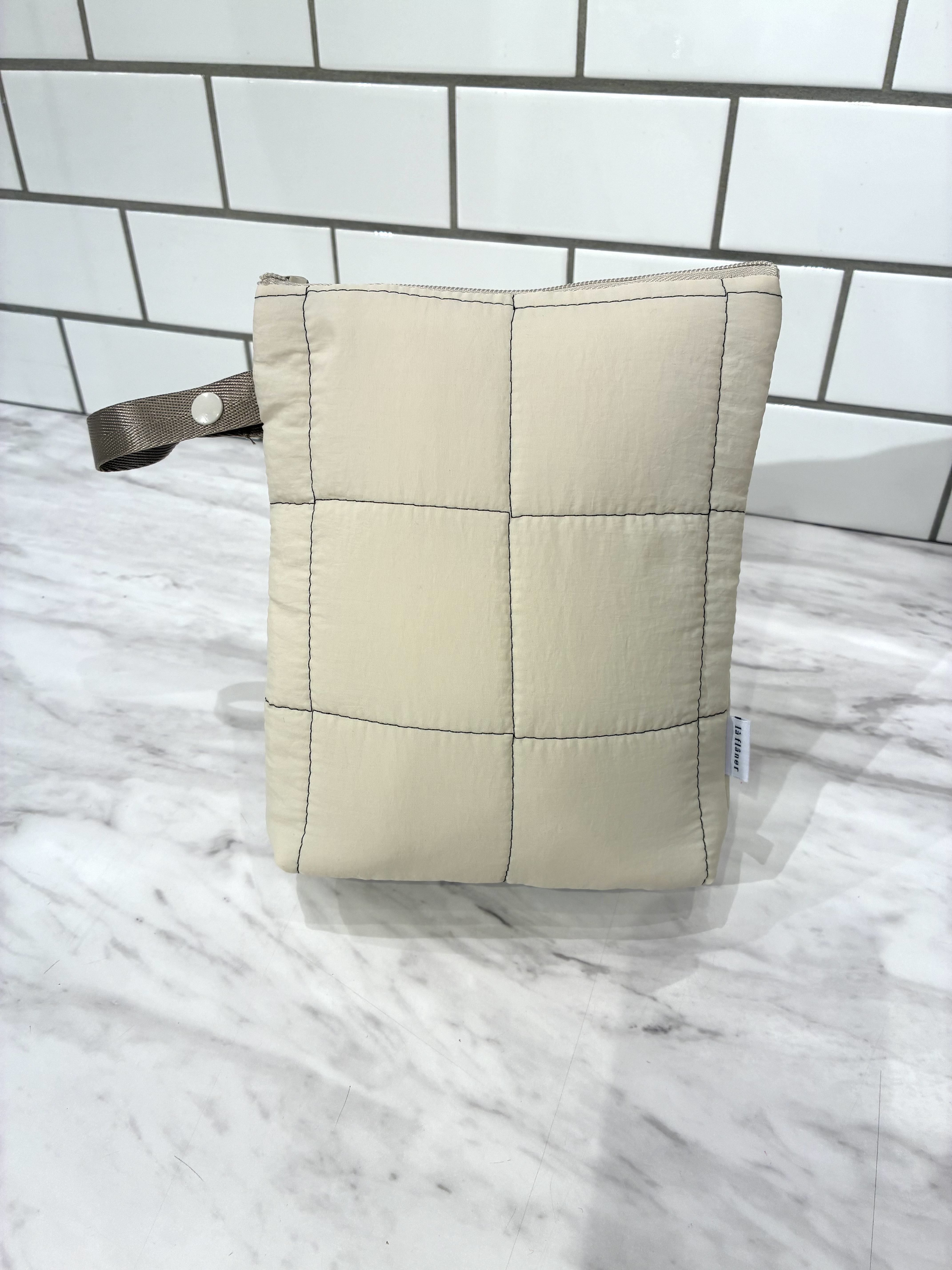 htm.さんの「212 KITCHEN STORE｜ラ フラネ キルティング保冷ポーチ IV」を使ったコーディネート