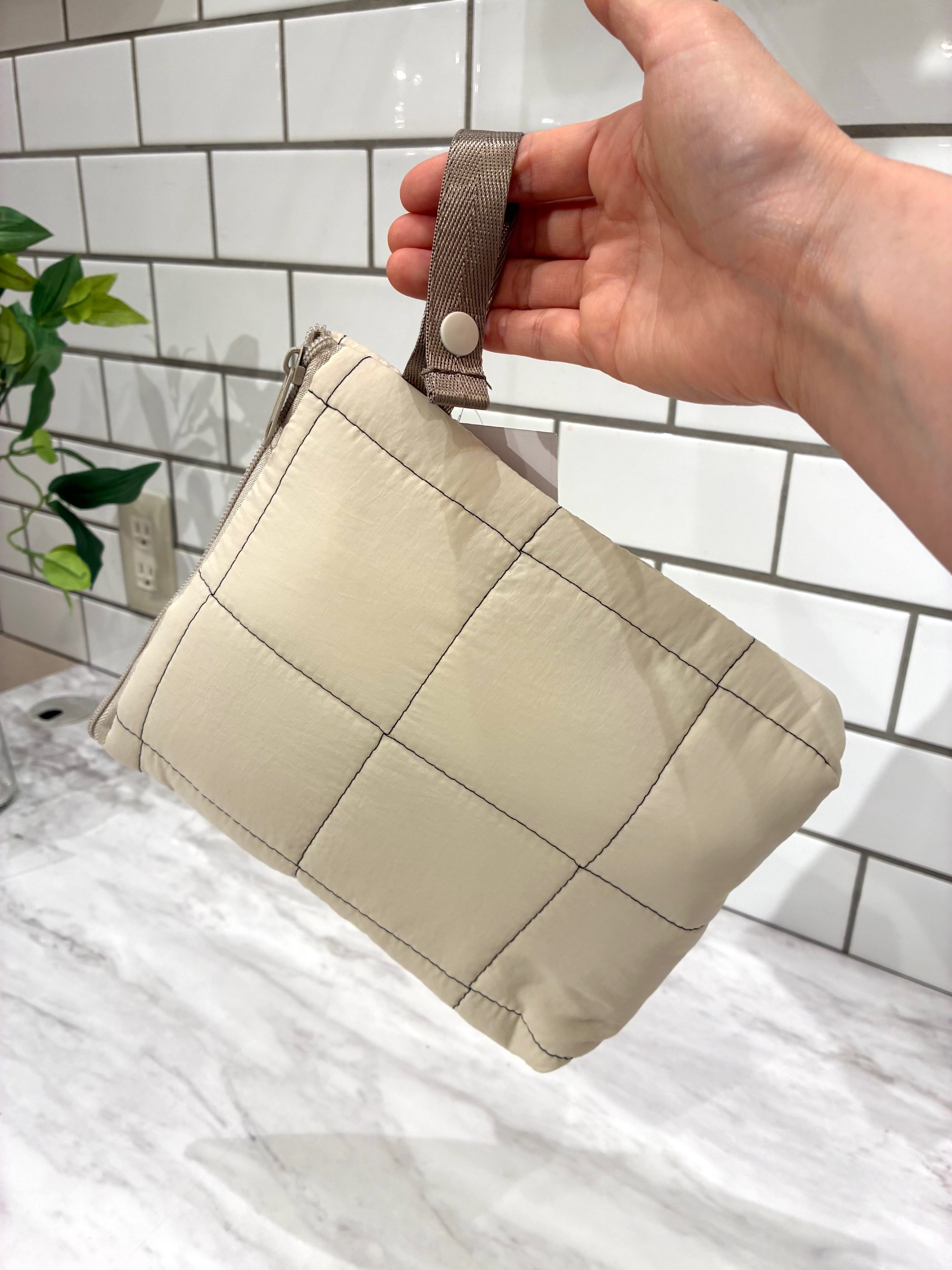 htm.さんの「212 KITCHEN STORE｜ラ フラネ キルティング保冷ポーチ IV」を使ったコーディネート