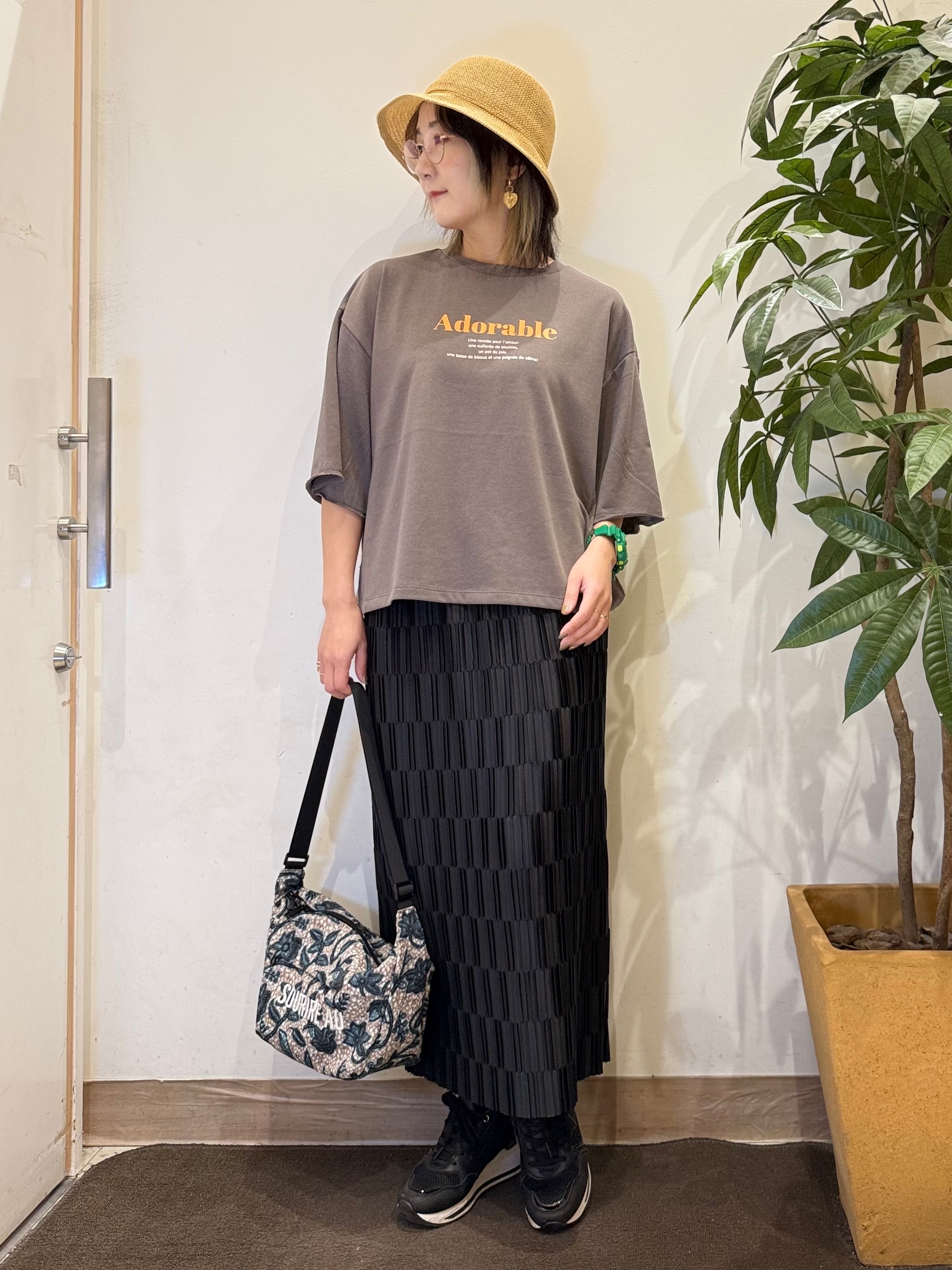 misakiさんの「SHOO･LA･RUE｜【洗濯機可/S-LL/選べる6柄】切りっぱなしお袖がこなれカジュアル 5分袖シアーTシャツ」を使ったコーディネート