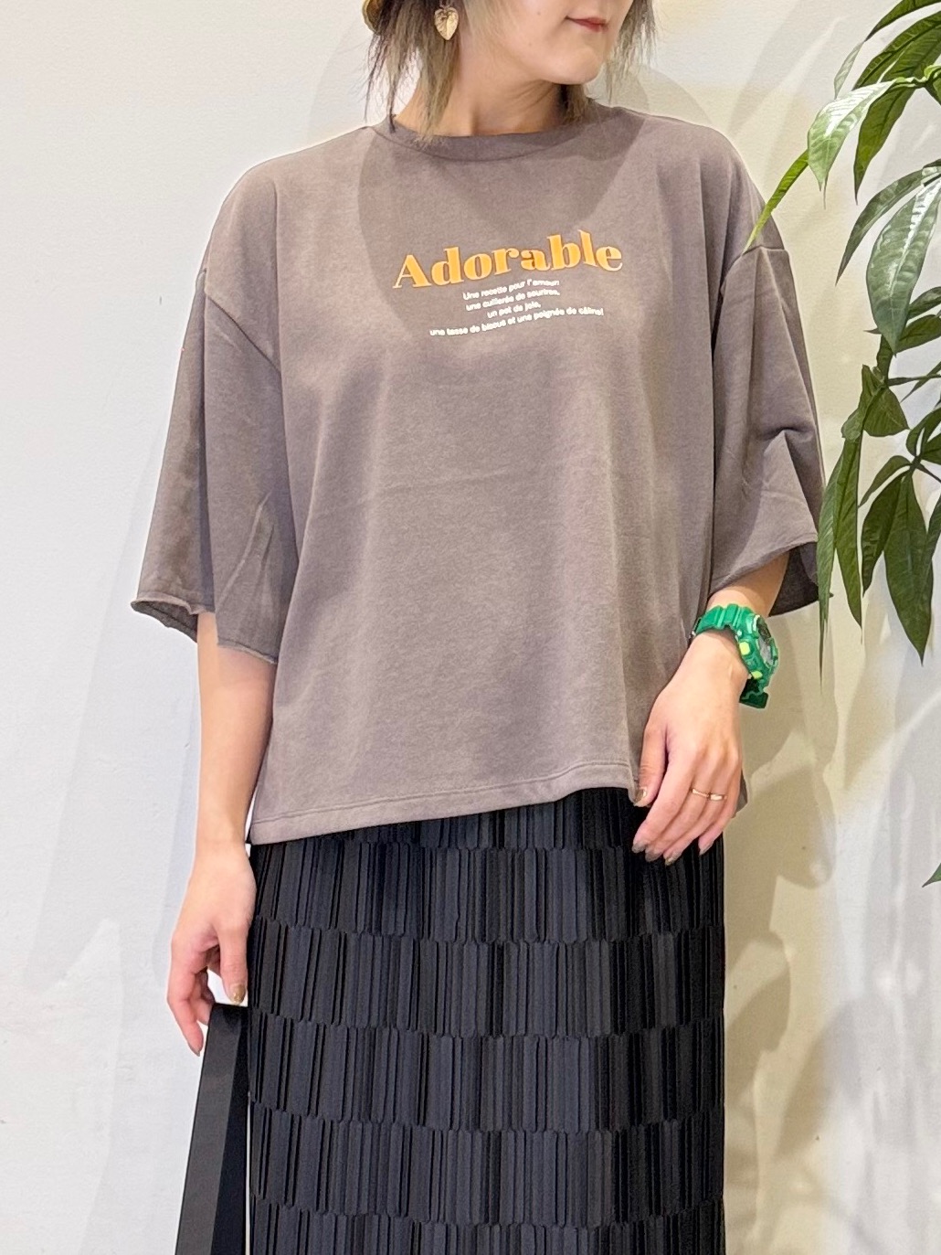 misakiさんの「SHOO･LA･RUE｜【洗濯機可/S-LL/選べる6柄】切りっぱなしお袖がこなれカジュアル 5分袖シアーTシャツ」を使ったコーディネート