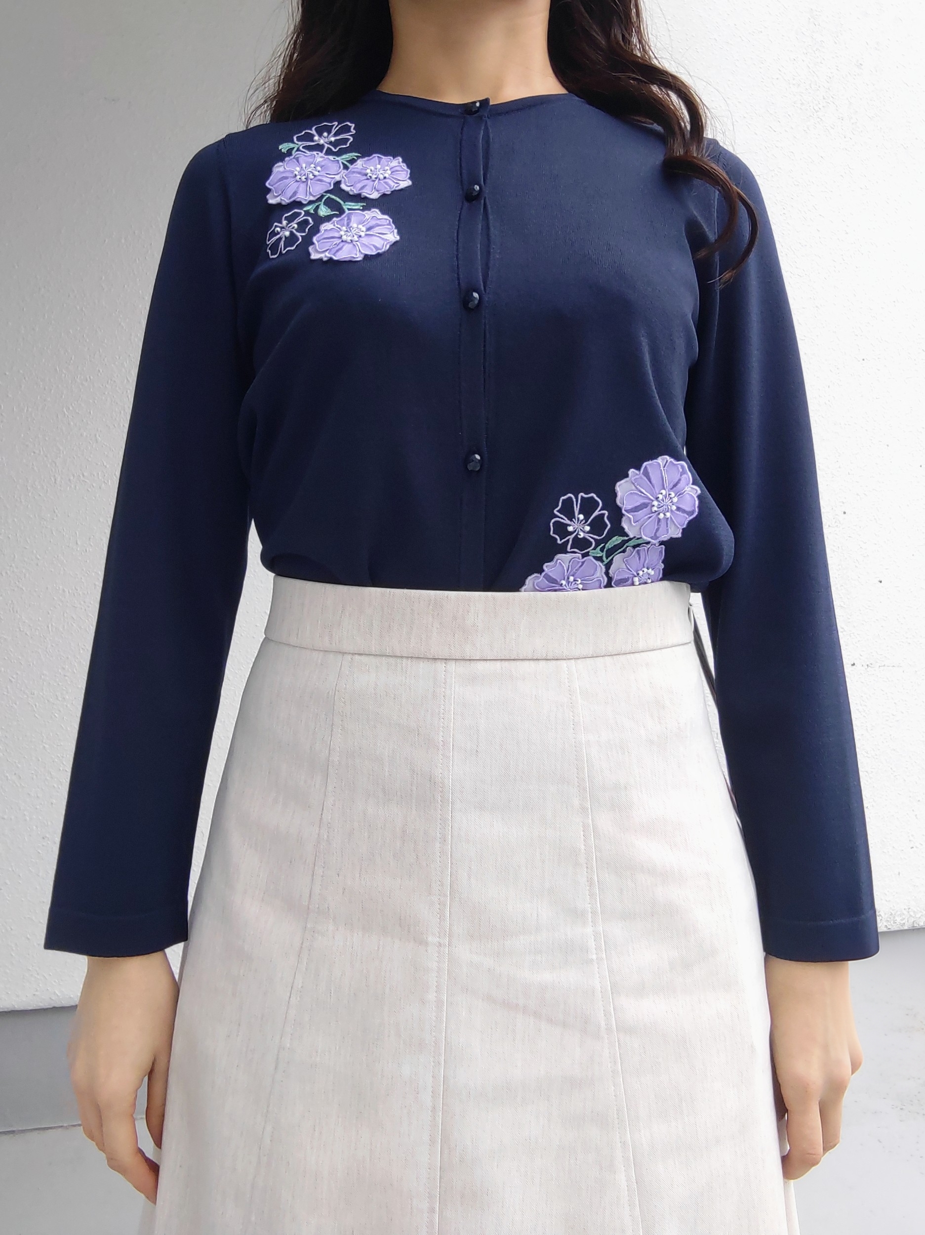 keinaさんの「SunaUna｜【SS～Lサイズ展開／フラワー刺繍】クラフトニットカーディガン」を使ったコーディネート