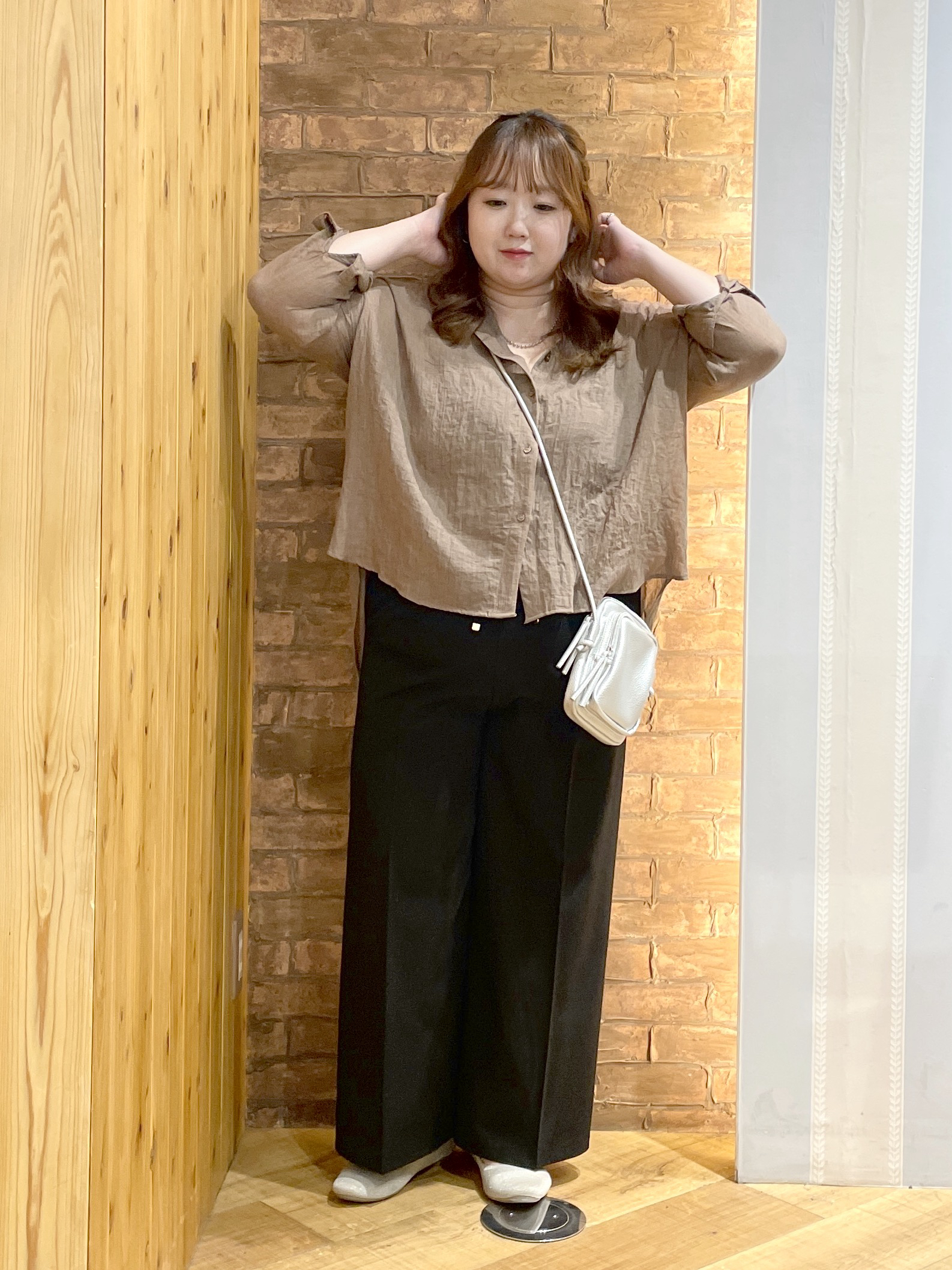 Risaさんの「SHOO･LA･RUE｜【体型カバー】ふんわり質感 やわらかこなれシアーシャツ」を使ったコーディネート