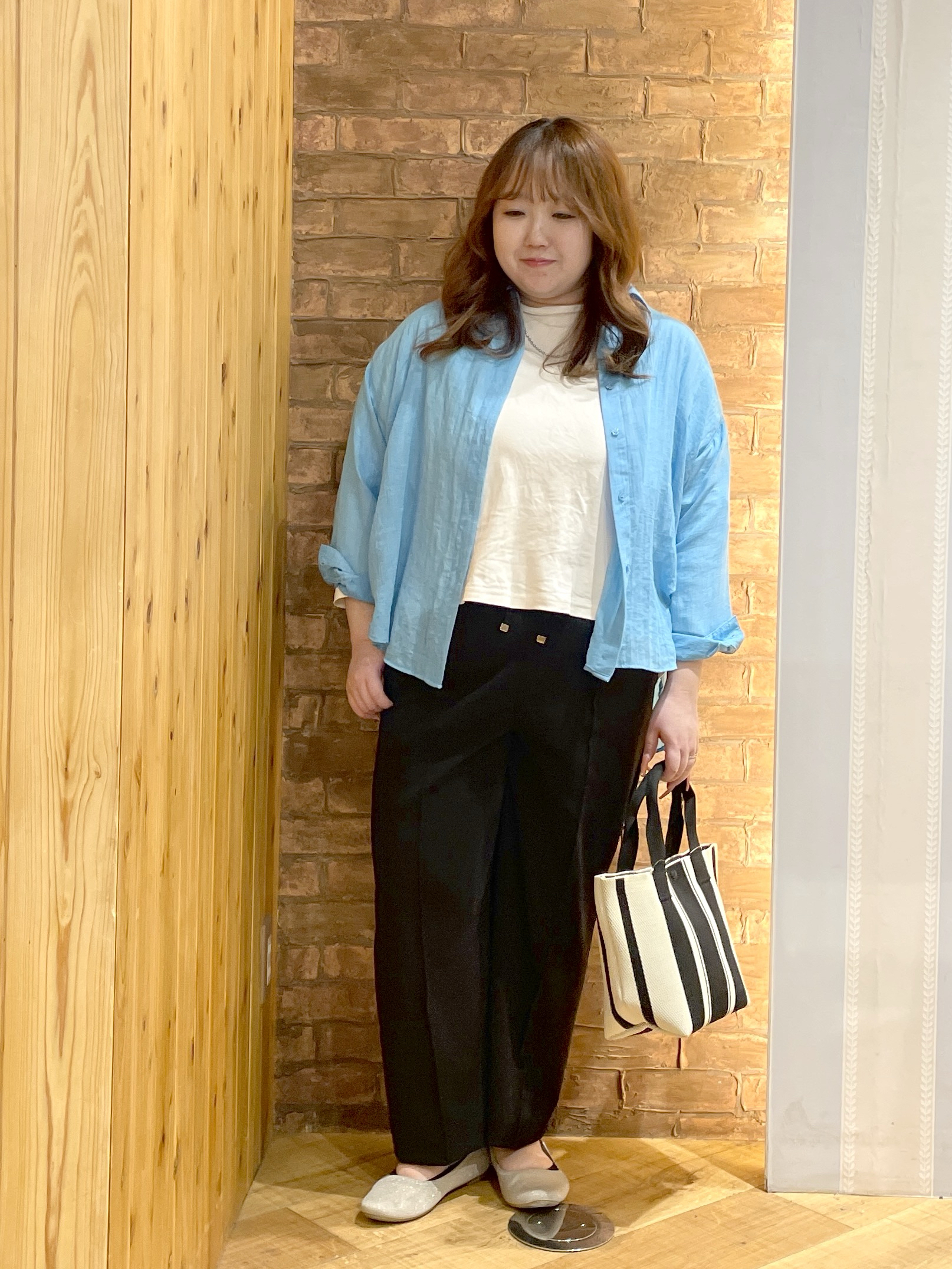 Risaさんの「SHOO･LA･RUE｜【体型カバー】ふんわり質感 やわらかこなれシアーシャツ」を使ったコーディネート