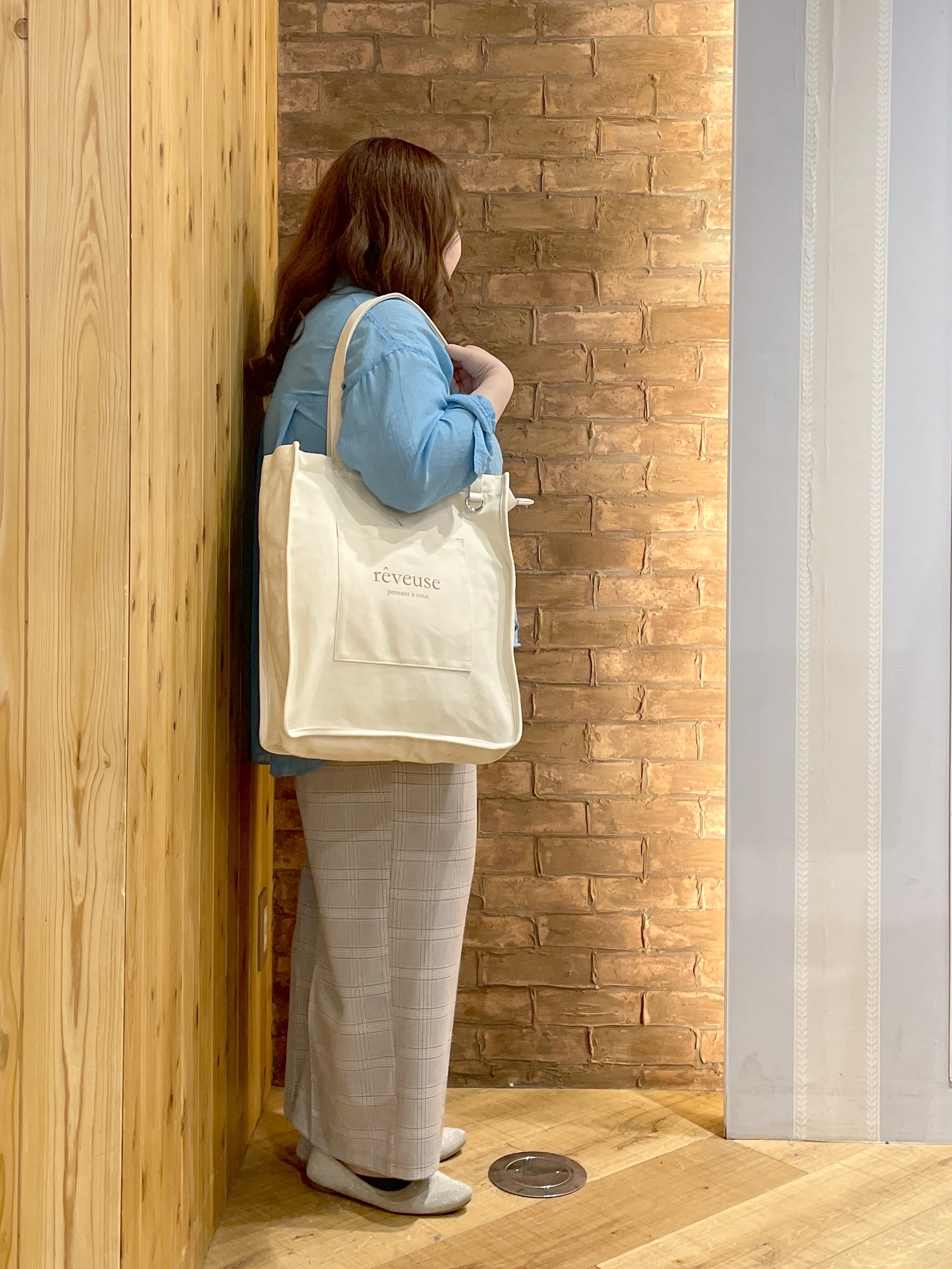 Risaさんの「SHOO･LA･RUE｜【体型カバー】ふんわり質感 やわらかこなれシアーシャツ」を使ったコーディネート