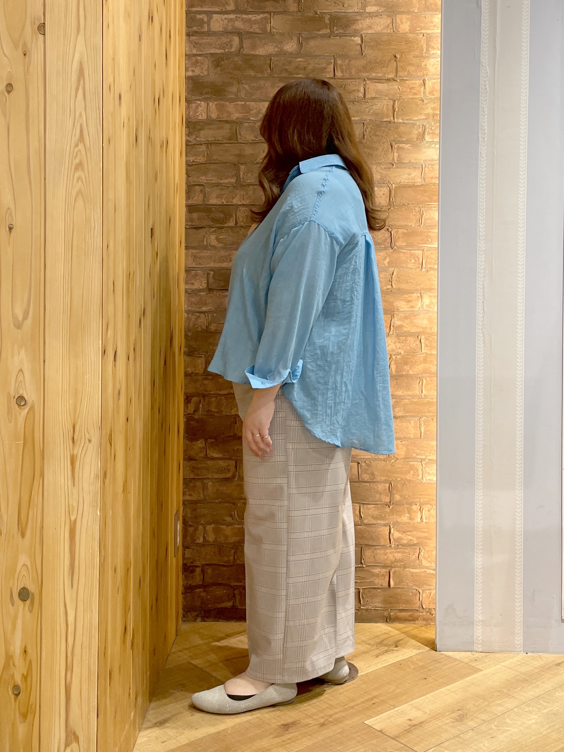 Risaさんの「SHOO･LA･RUE｜【体型カバー】ふんわり質感 やわらかこなれシアーシャツ」を使ったコーディネート