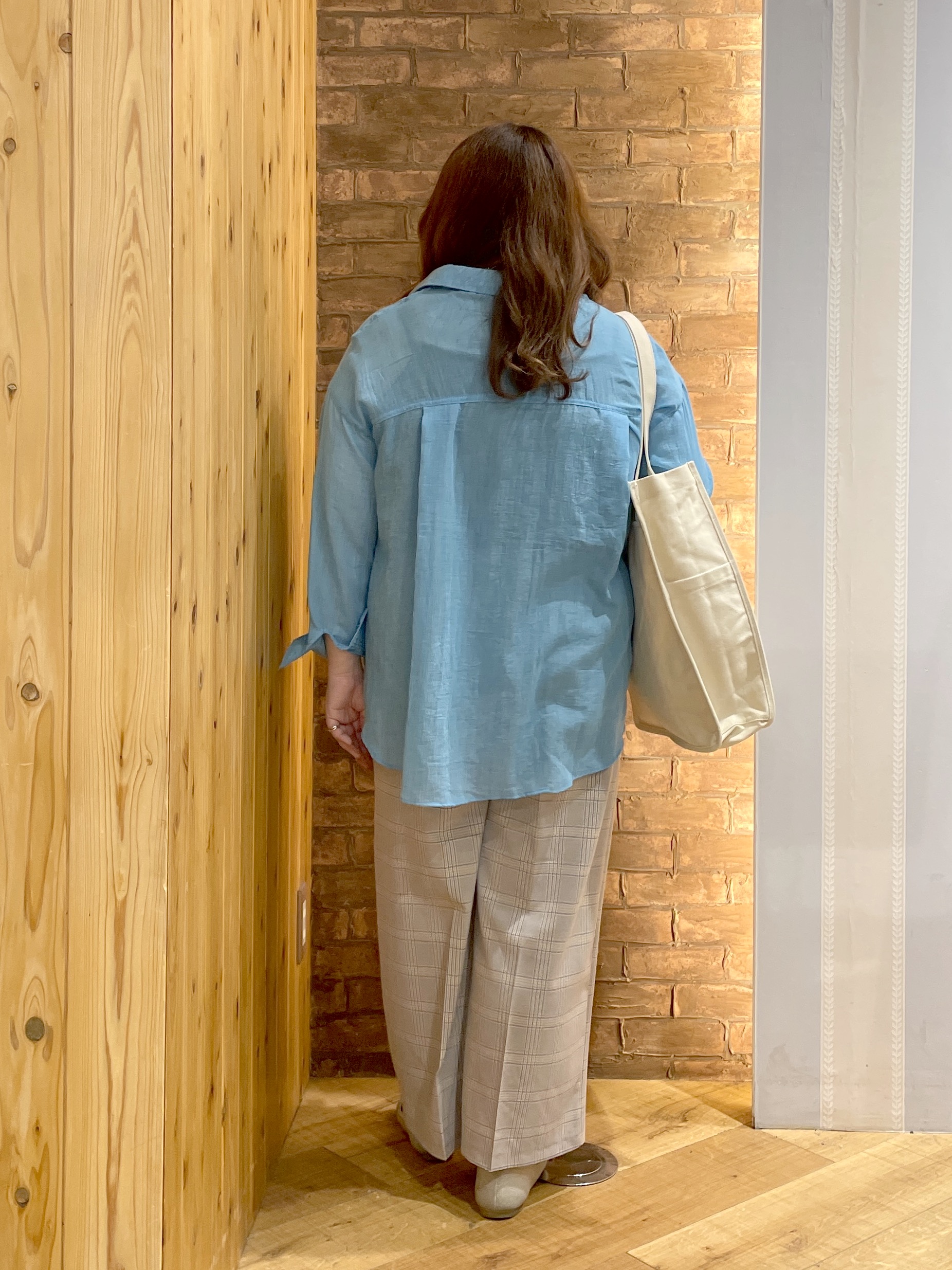 Risaさんの「SHOO･LA･RUE｜【体型カバー】ふんわり質感 やわらかこなれシアーシャツ」を使ったコーディネート