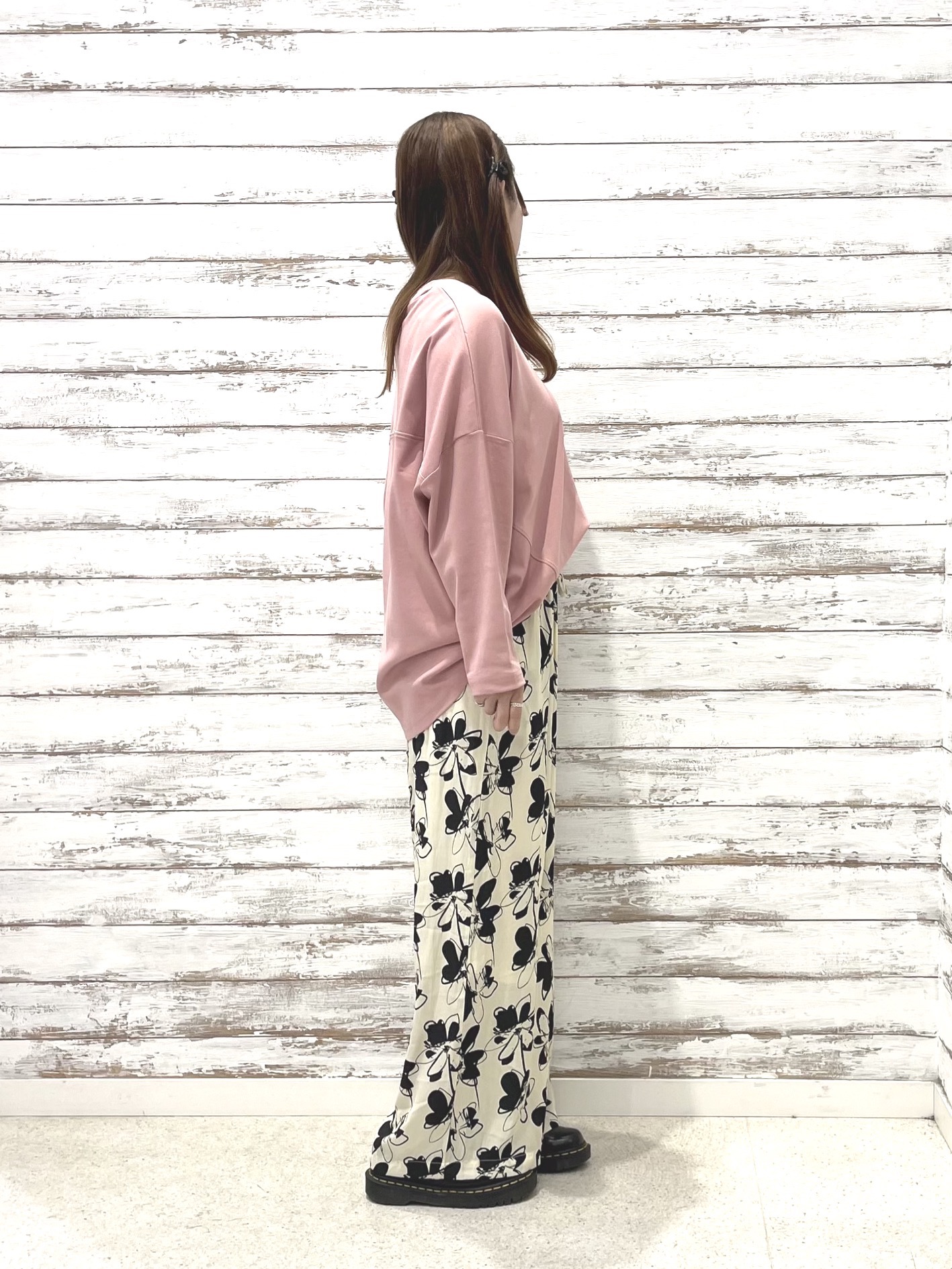 ゆっきーさんの「SHOO･LA･RUE｜【洗濯機可/UV/綿100％】体型カバーが叶う ゆるトップス」を使ったコーディネート