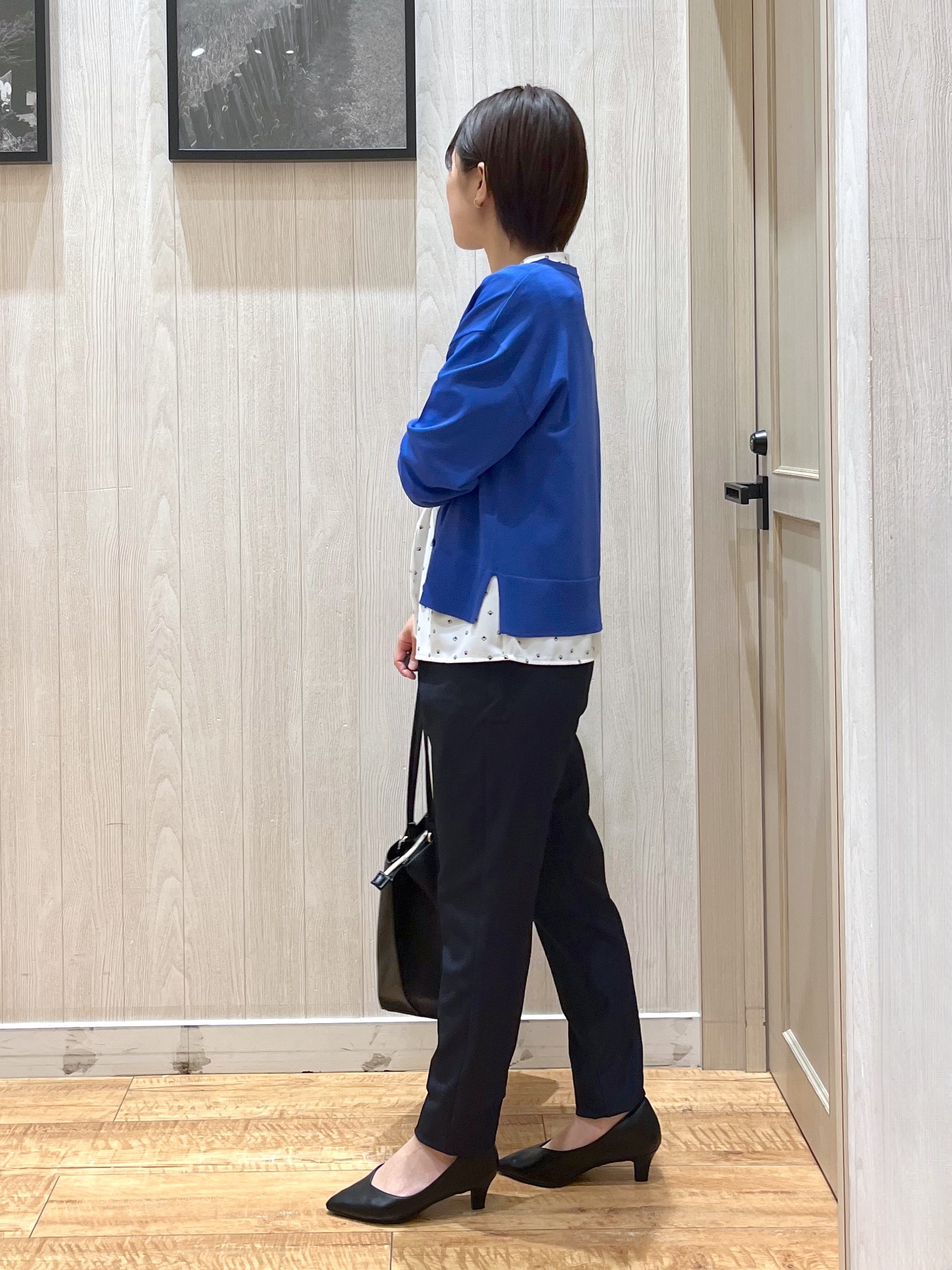 shirayuuuさんの「SHOO･LA･RUE｜【洗濯機可/ひんやり/UV】さらっとしたタッチが心地よい ショート丈 Vネックカーディガン」を使ったコーディネート