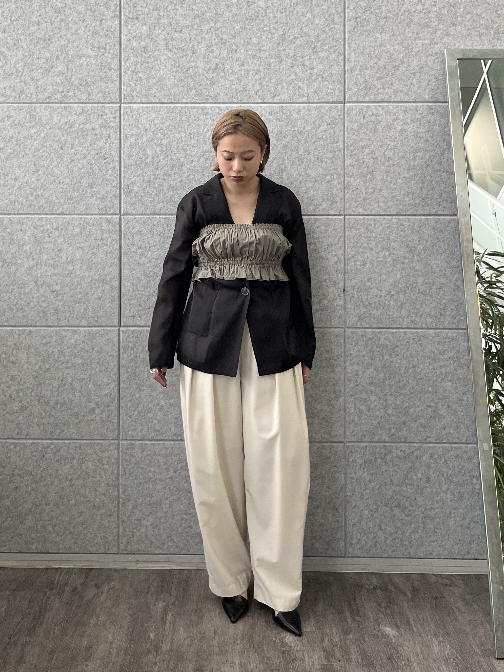 Harukaさんの「INDIVI｜シャーリングチューブトップ」を使ったコーディネート